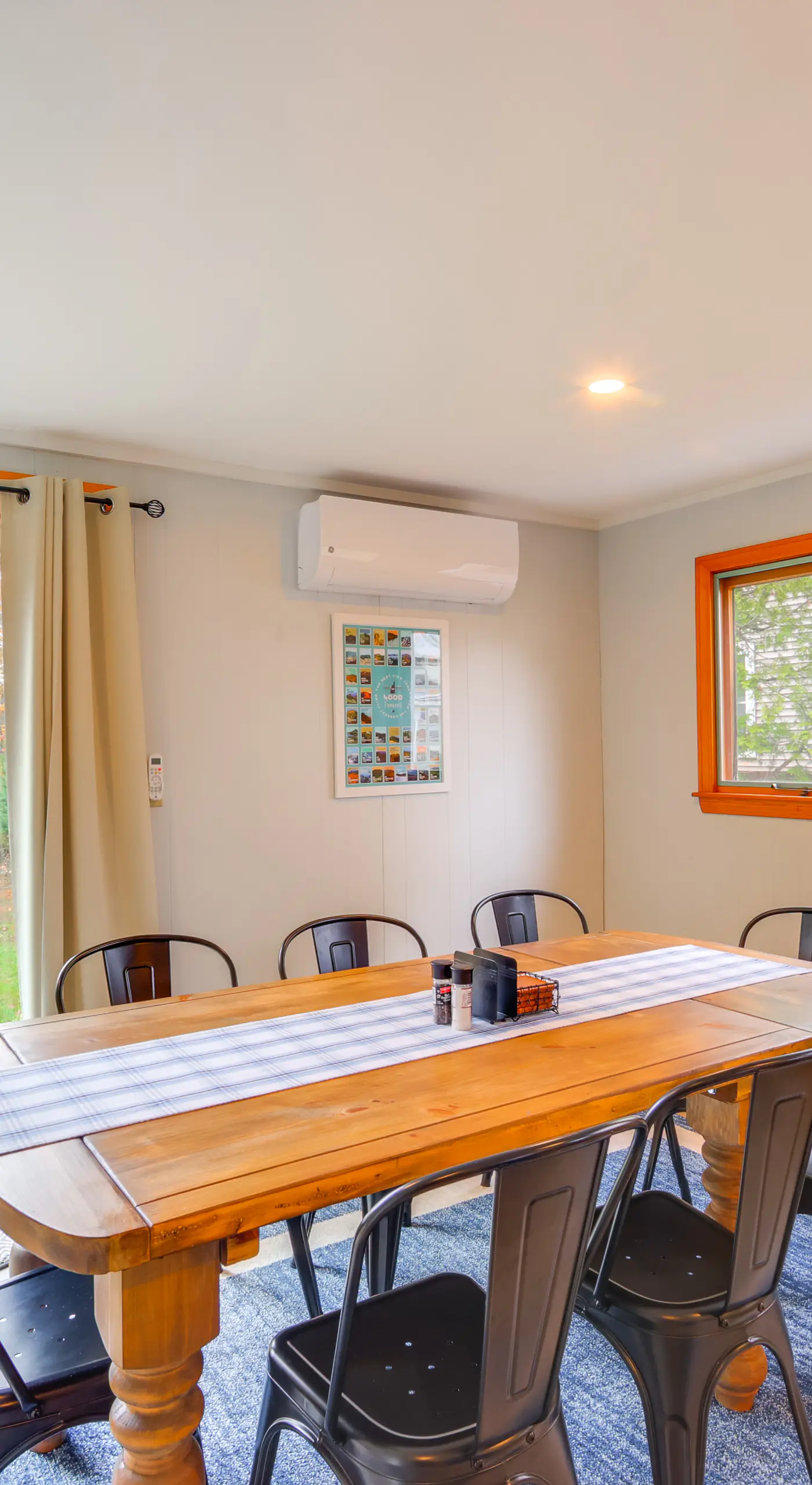 Comfortable Lincoln Home: Walk to Main Street!