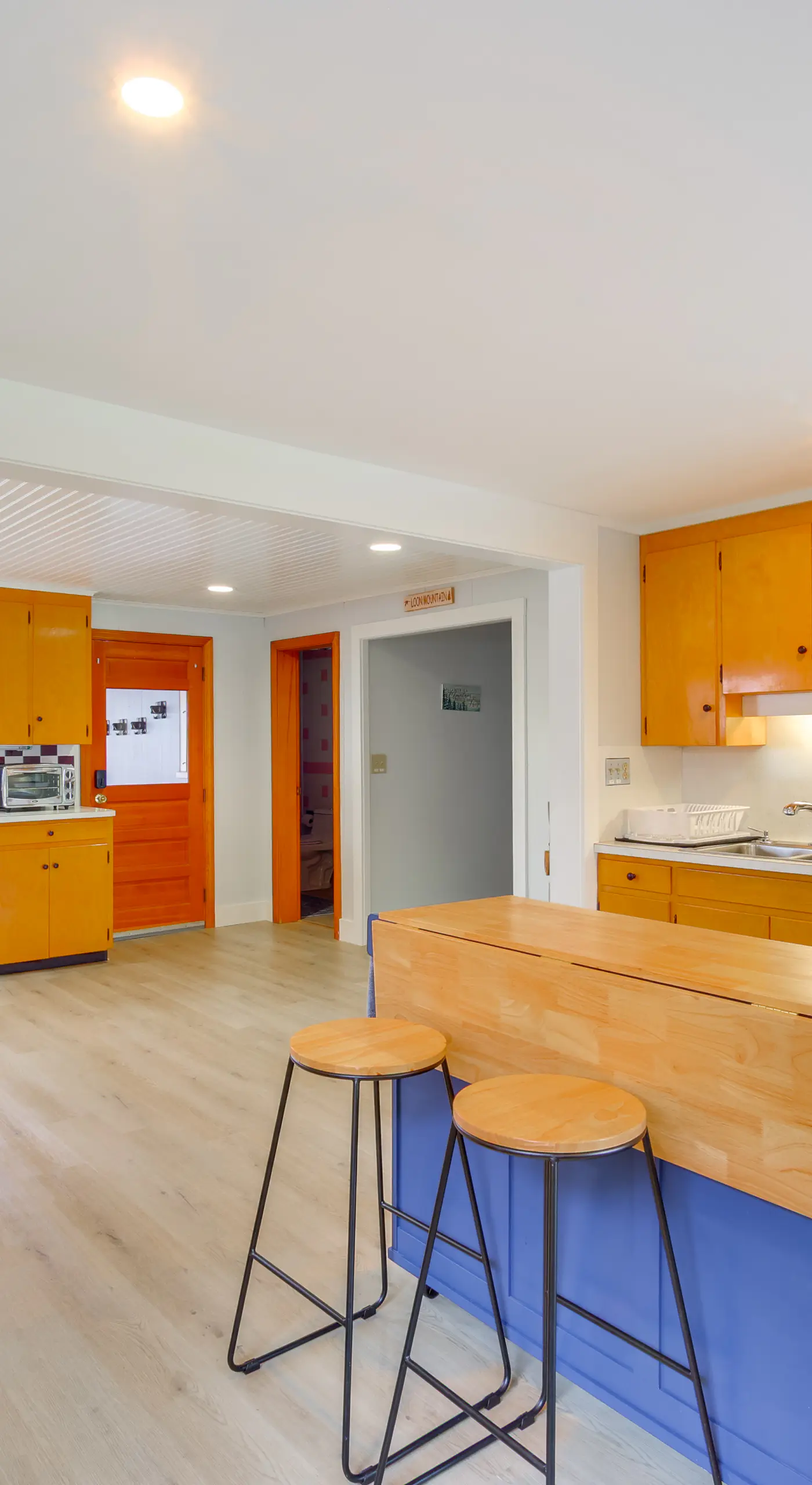 Comfortable Lincoln Home: Walk to Main Street!