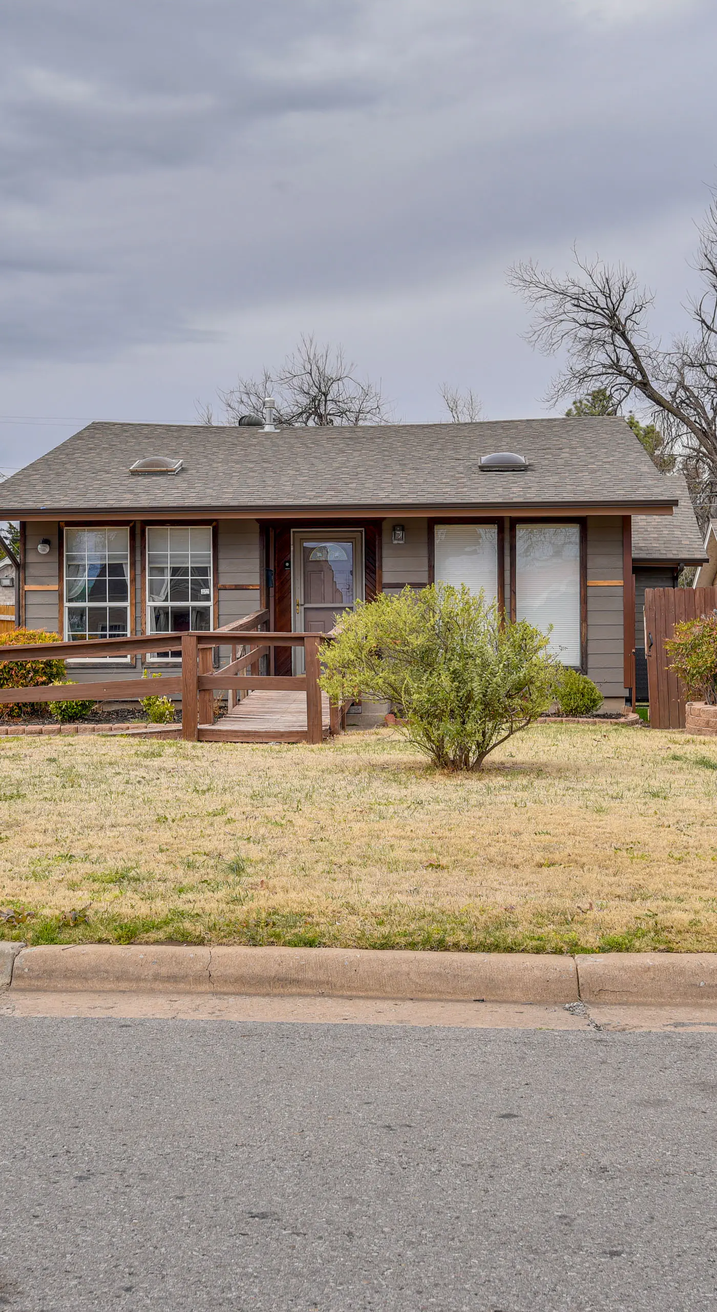 Cozy Oklahoma City Home w/ Deck & Gas Grill!