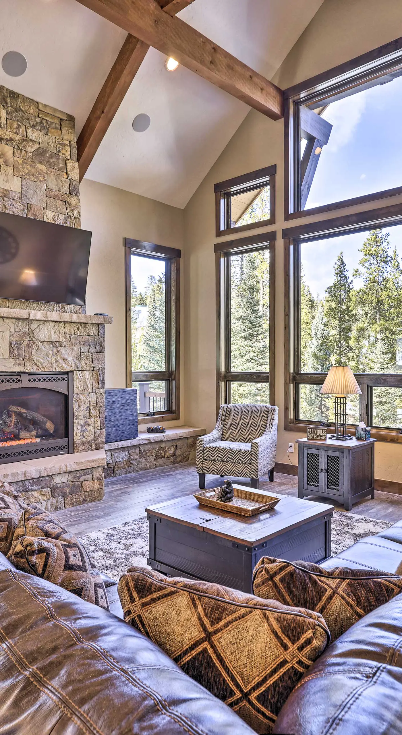 3 Fireplaces & Mtn View: Luxe Home in Breckenridge