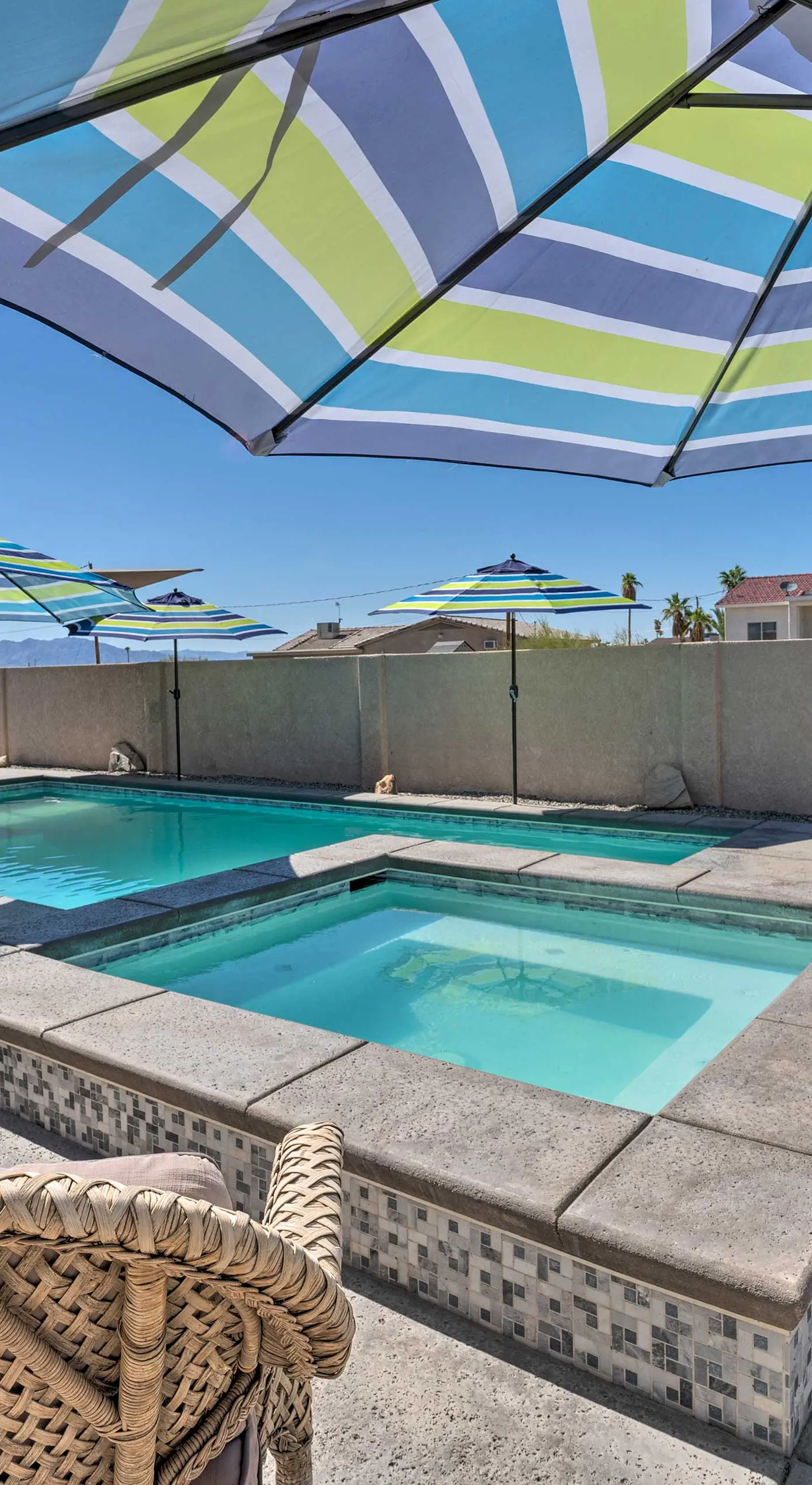 Central Lake Havasu City House: Grill & EV Charger