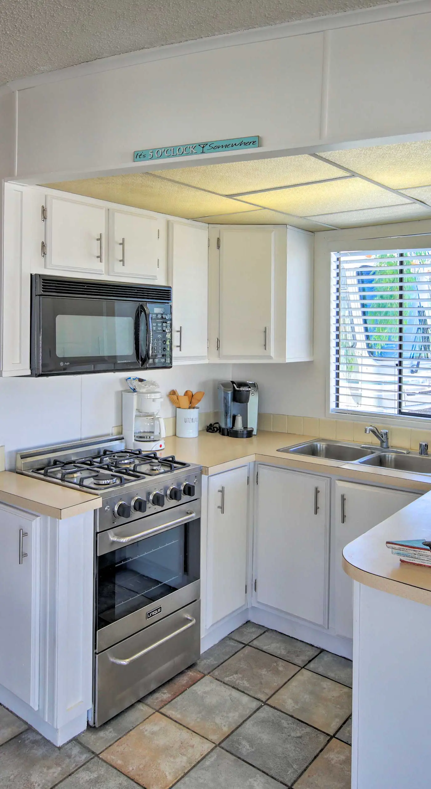 Lake Havasu Home w/ Resort Perks, Walk to Lake
