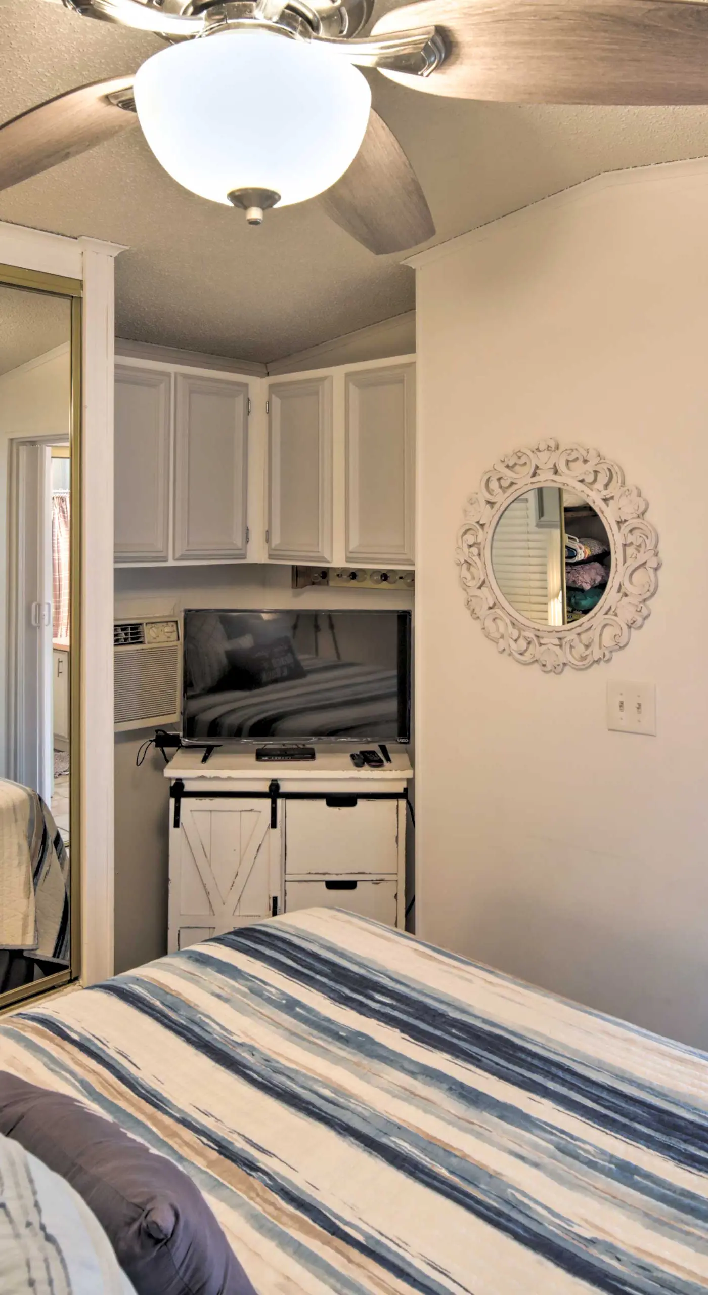 Lake Havasu Home w/ Resort Perks, Walk to Lake