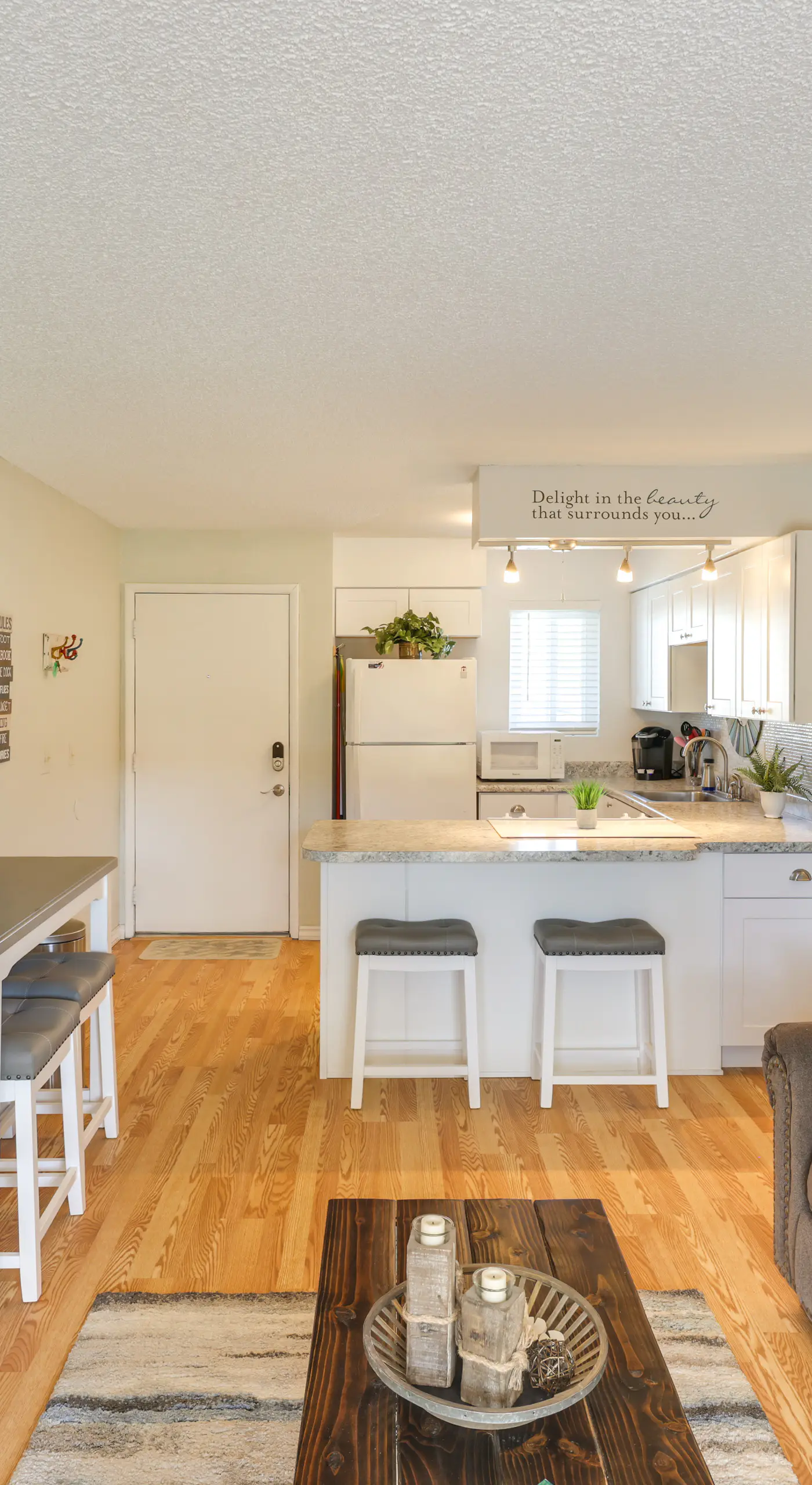 Walk to Lake, Dining & Shops: Lake Havasu Condo