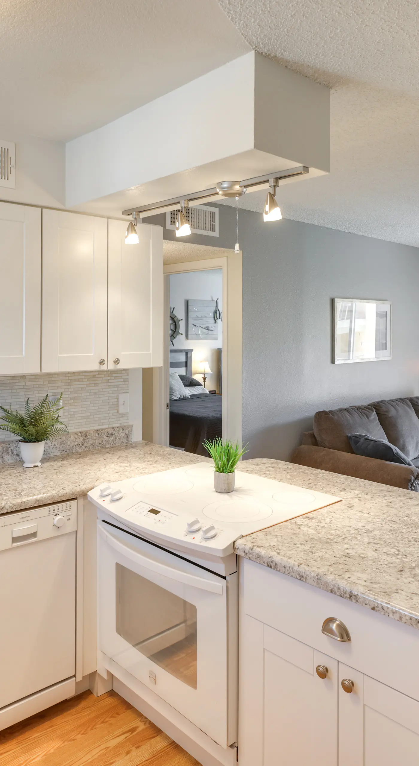 Walk to Lake, Dining & Shops: Lake Havasu Condo