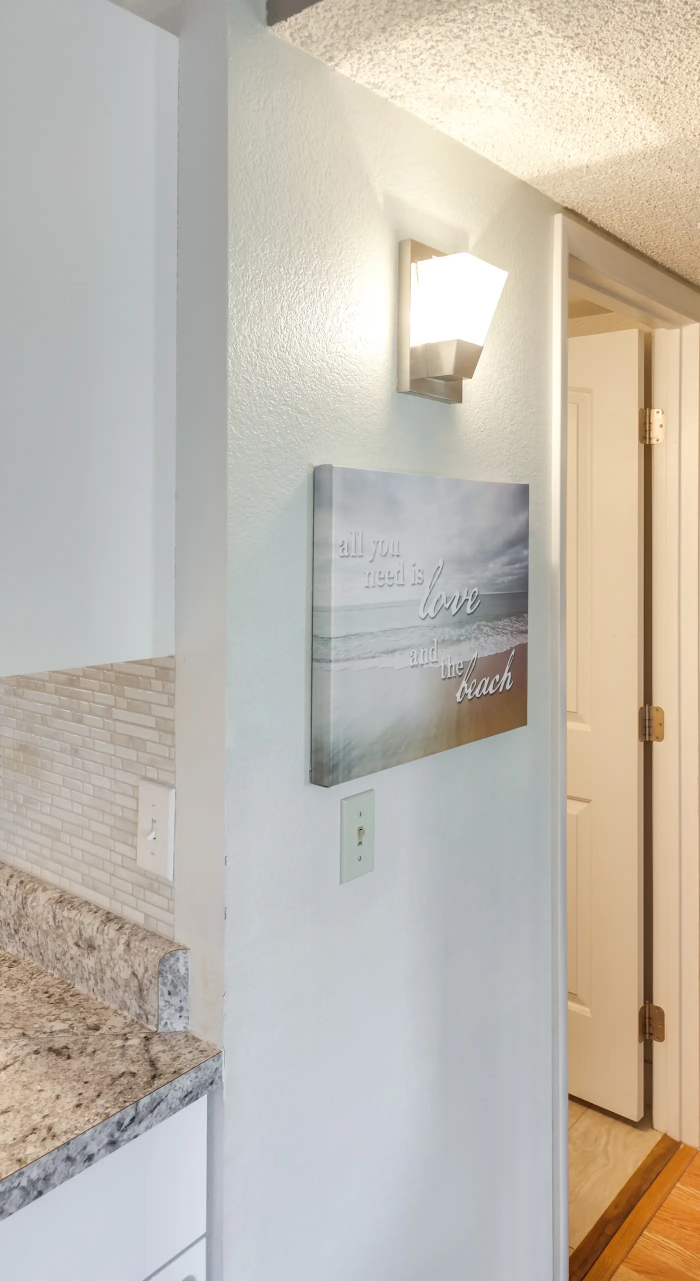 Walk to Lake, Dining & Shops: Lake Havasu Condo