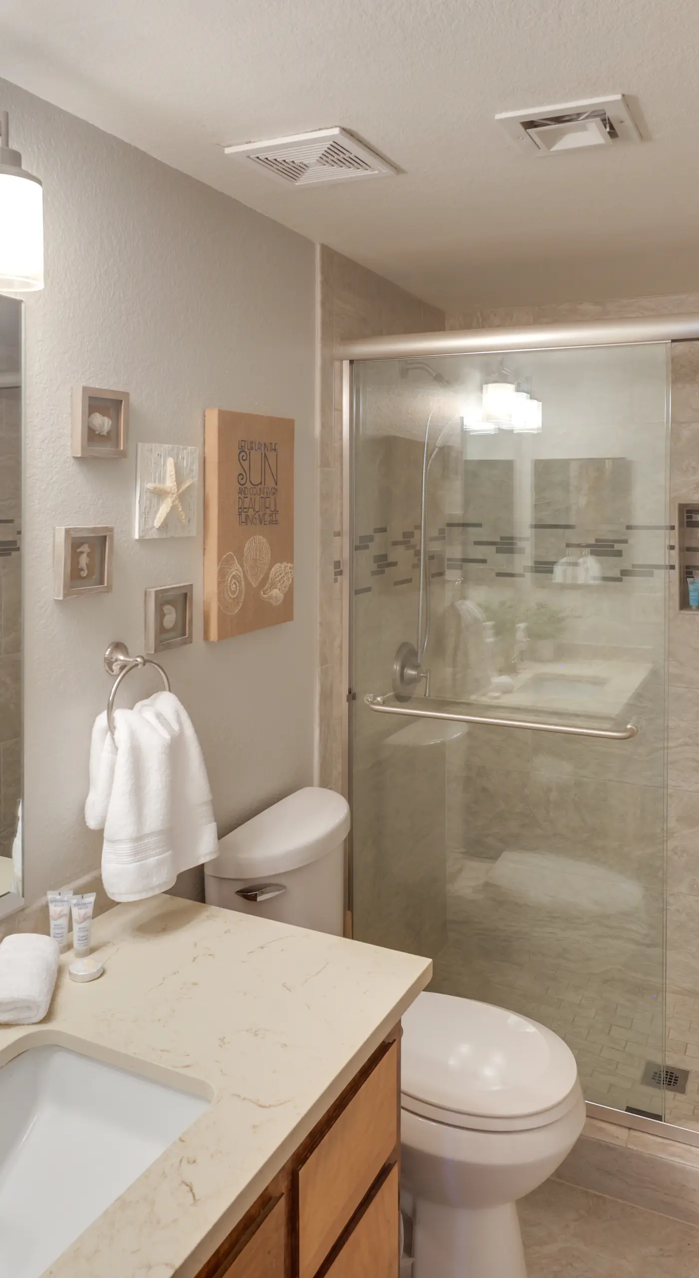 Walk to Lake, Dining & Shops: Lake Havasu Condo