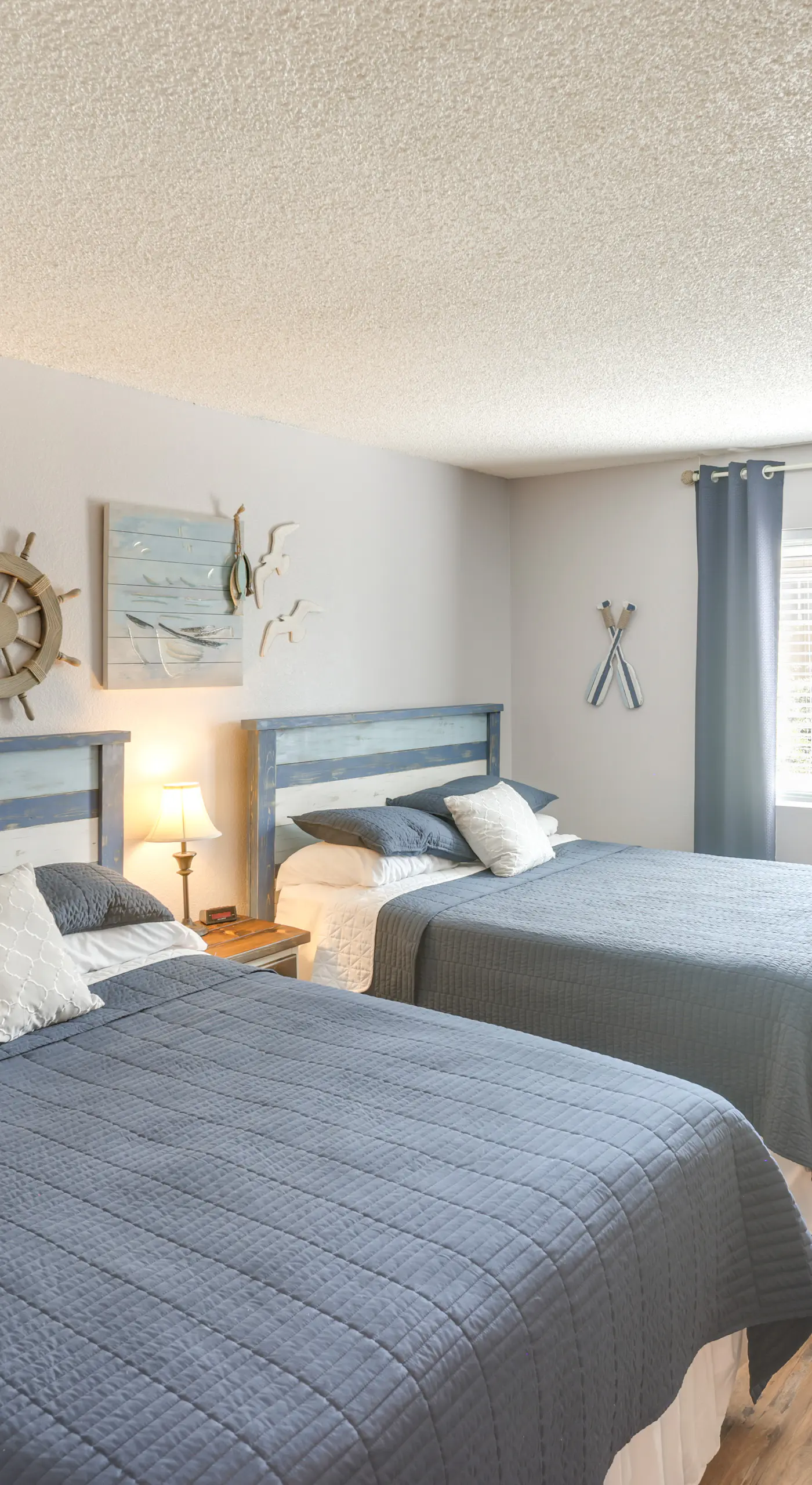 Walk to Lake, Dining & Shops: Lake Havasu Condo