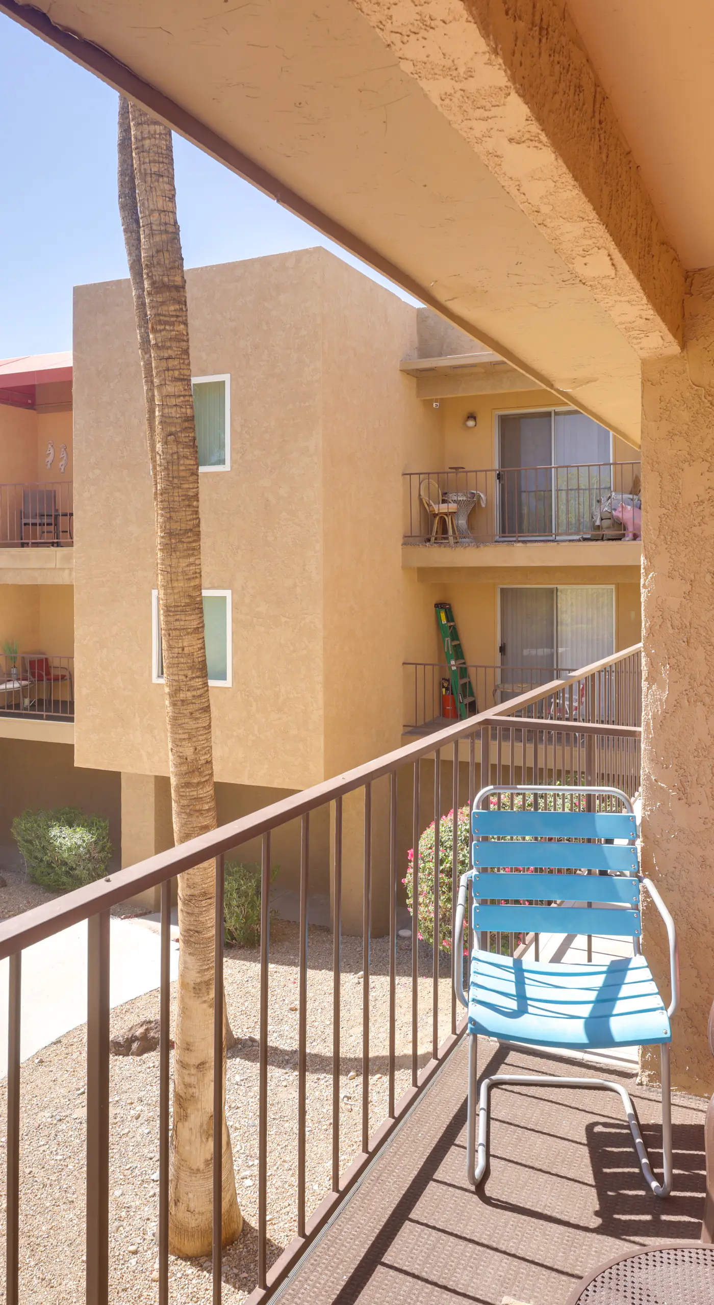 Walk to Lake, Dining & Shops: Lake Havasu Condo