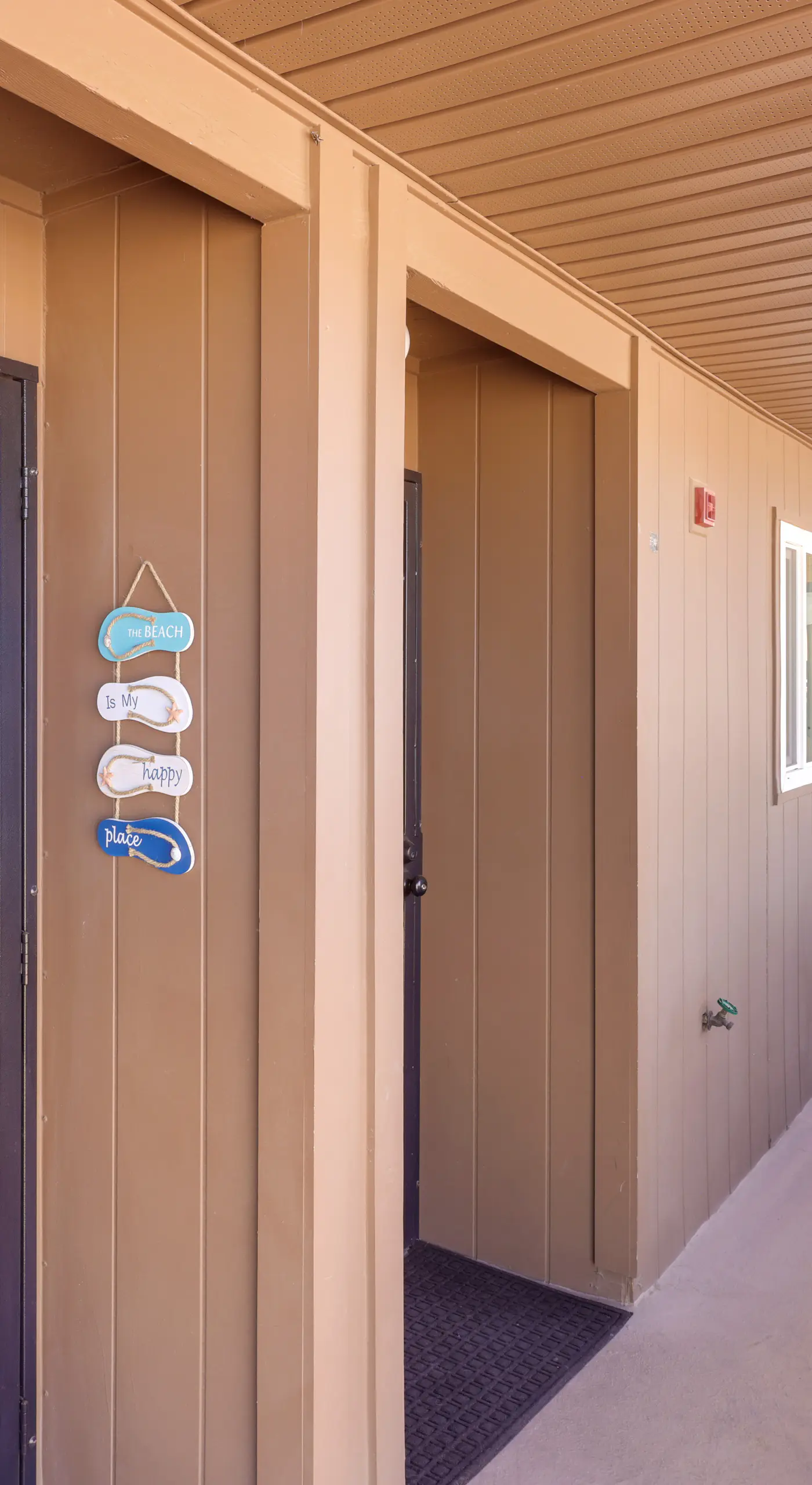 Walk to Lake, Dining & Shops: Lake Havasu Condo