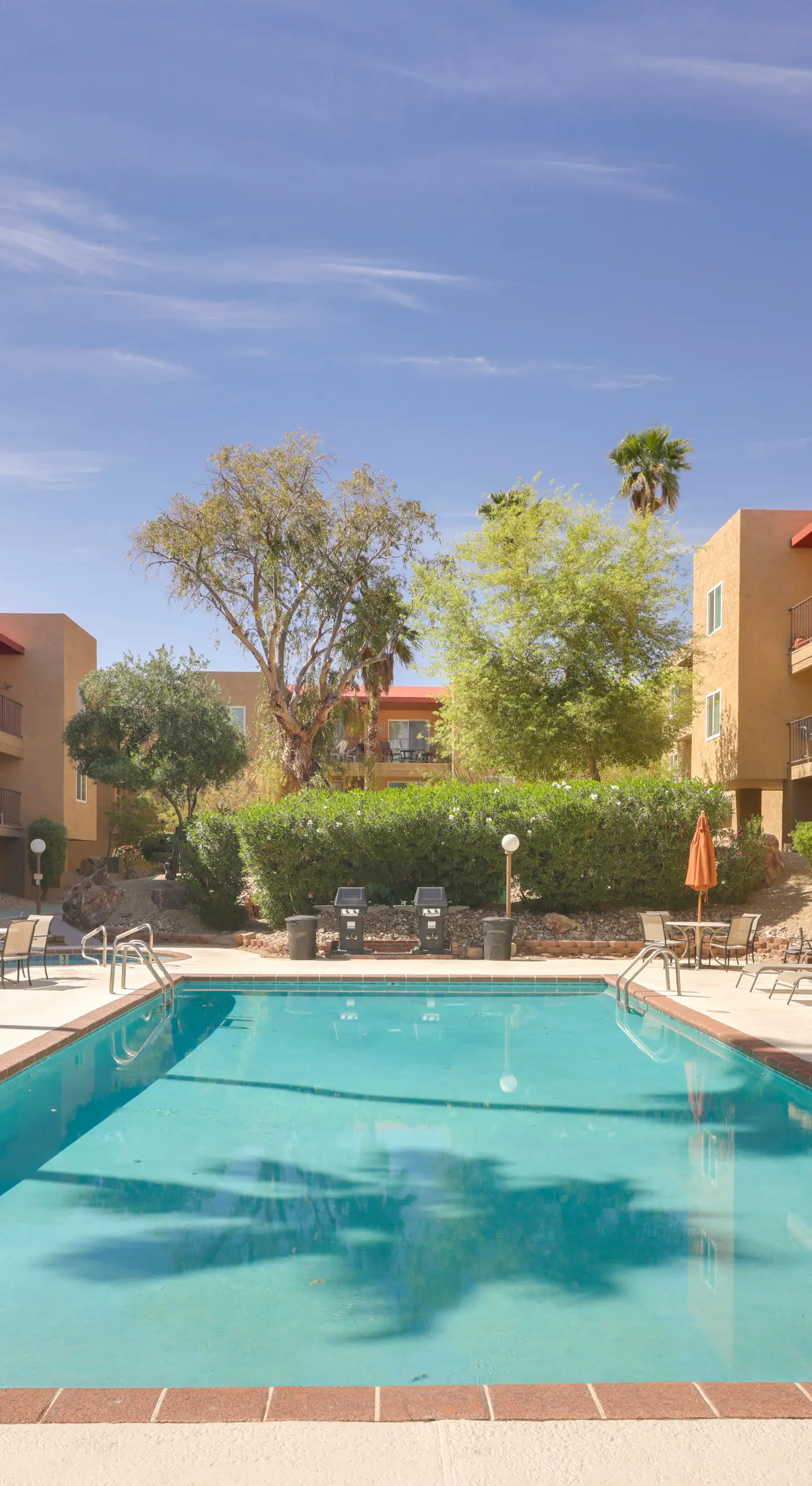 Walk to Lake, Dining & Shops: Lake Havasu Condo
