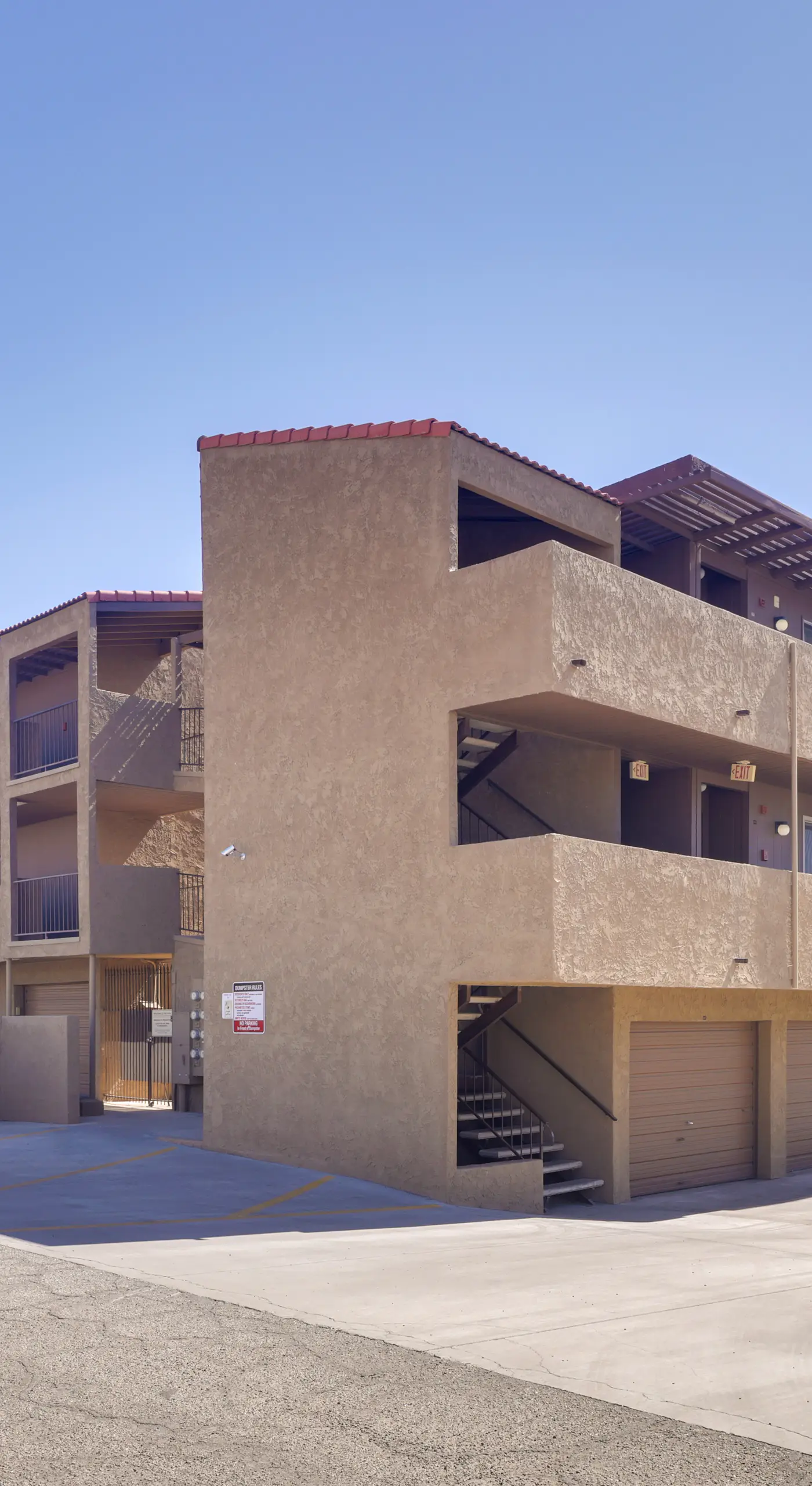 Walk to Lake, Dining & Shops: Lake Havasu Condo