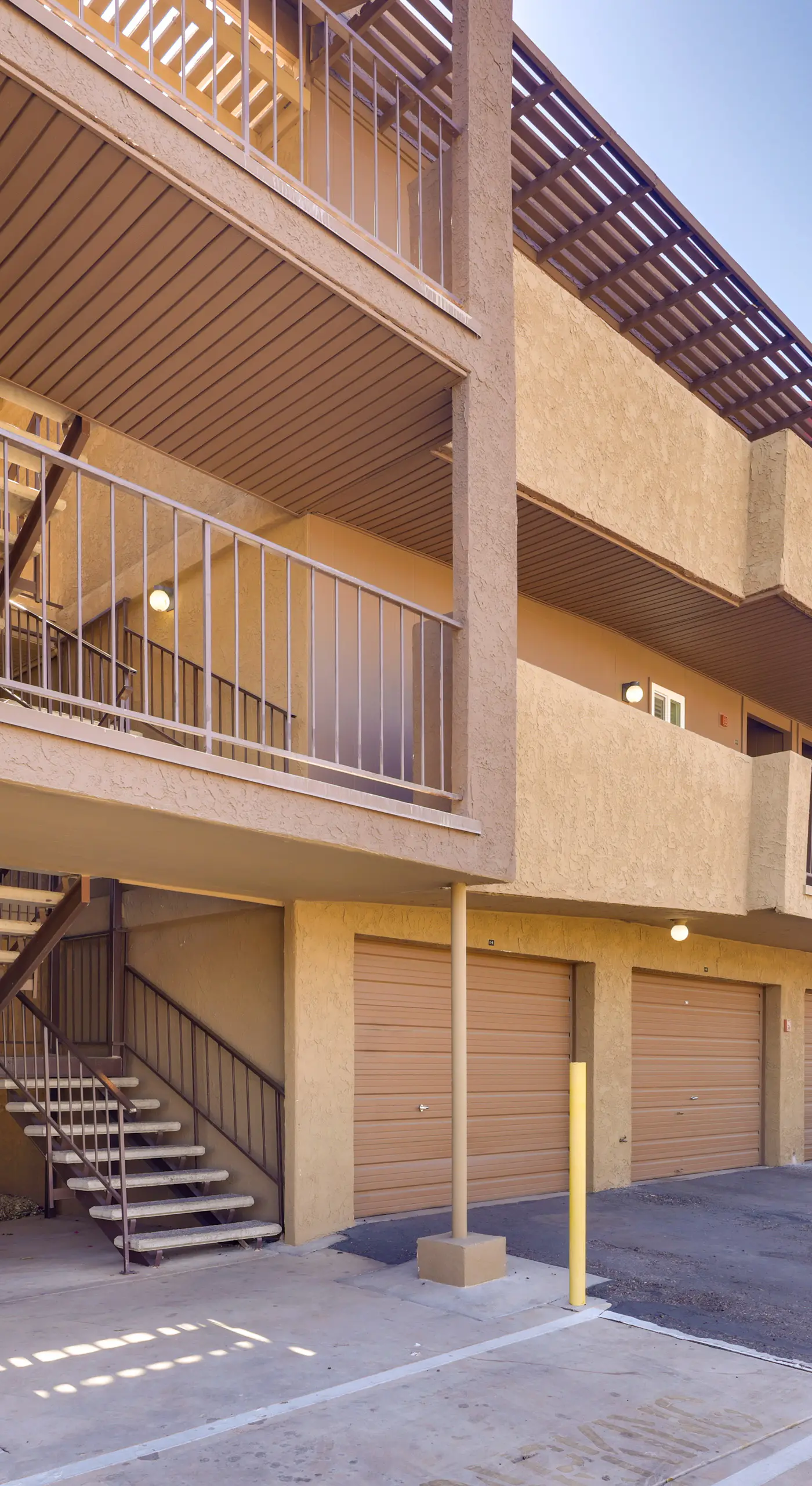 Walk to Lake, Dining & Shops: Lake Havasu Condo