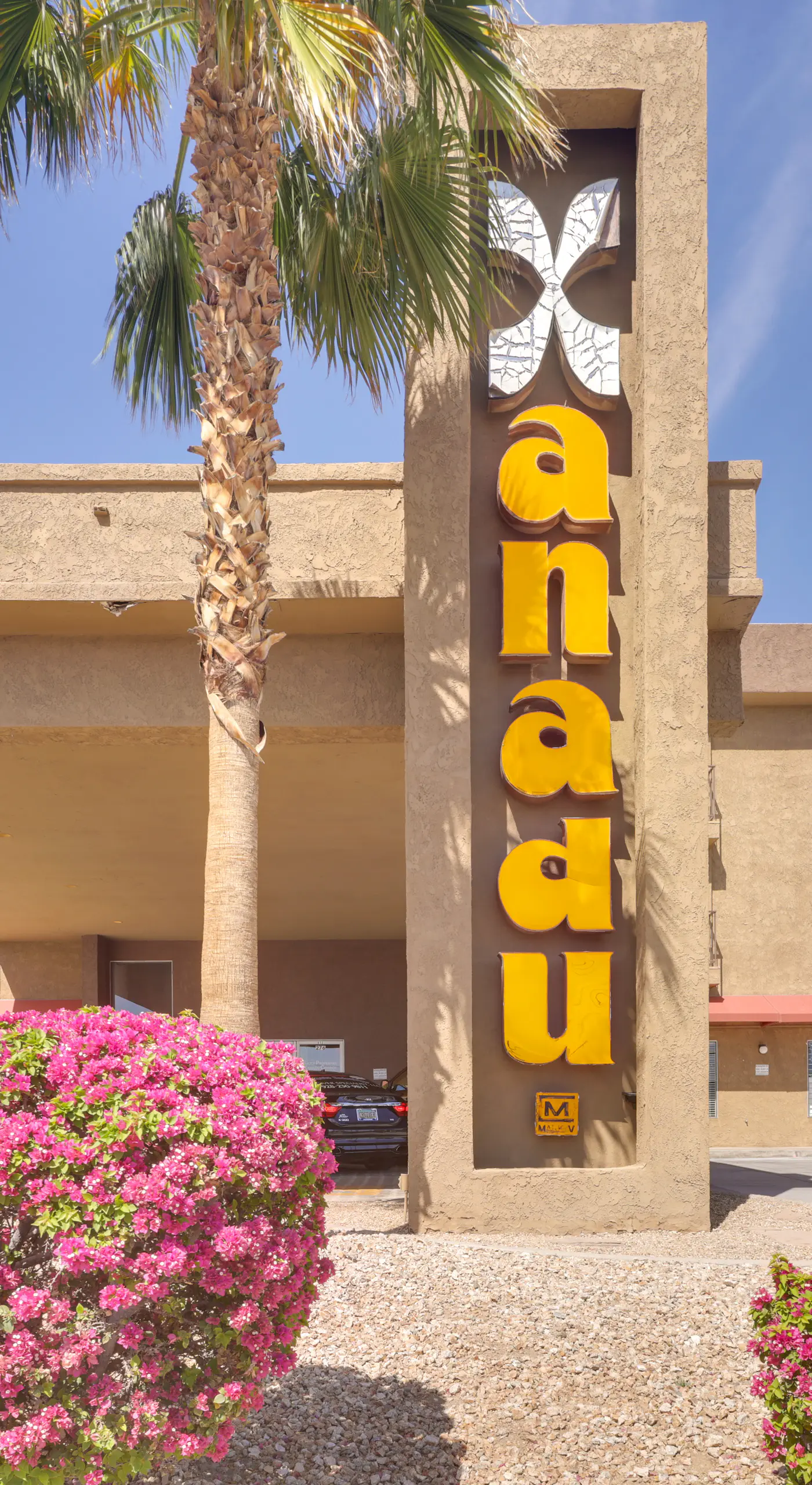 Walk to Lake, Dining & Shops: Lake Havasu Condo