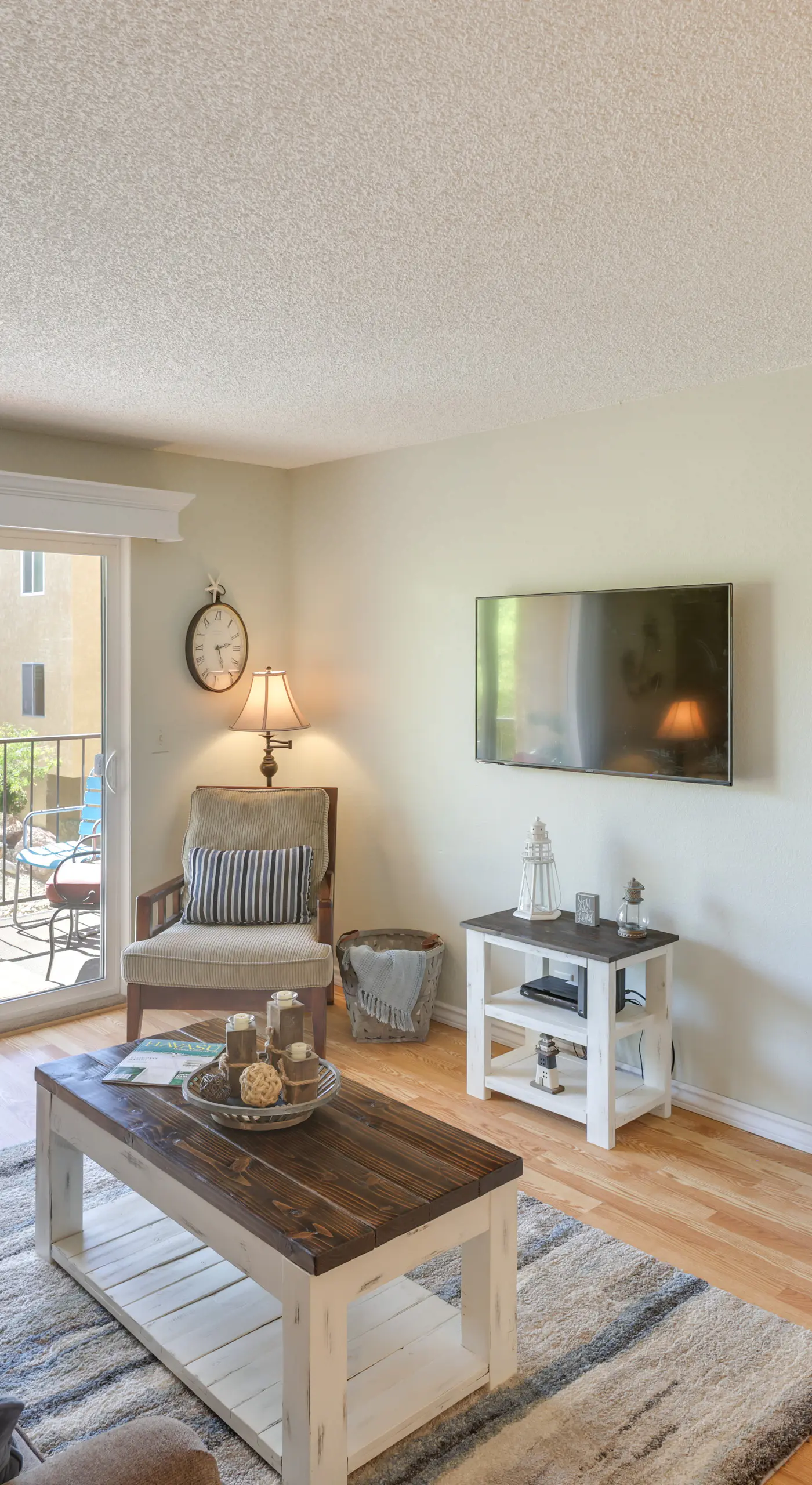 Walk to Lake, Dining & Shops: Lake Havasu Condo