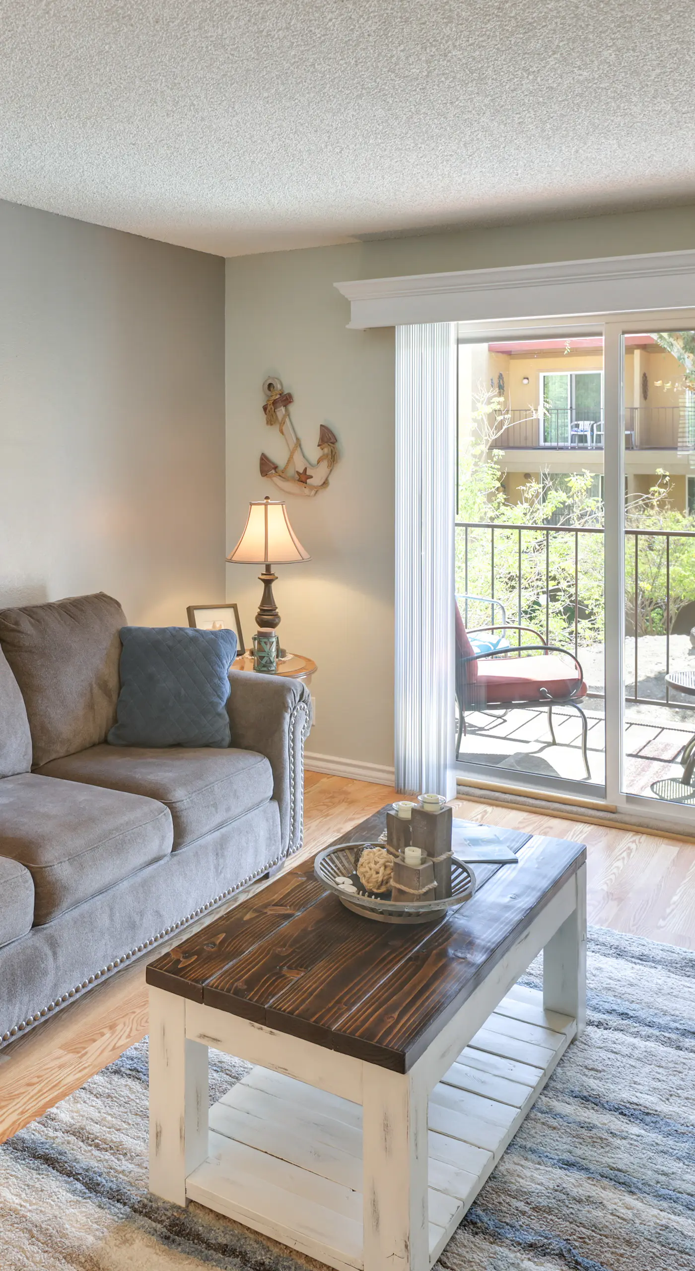 Walk to Lake, Dining & Shops: Lake Havasu Condo