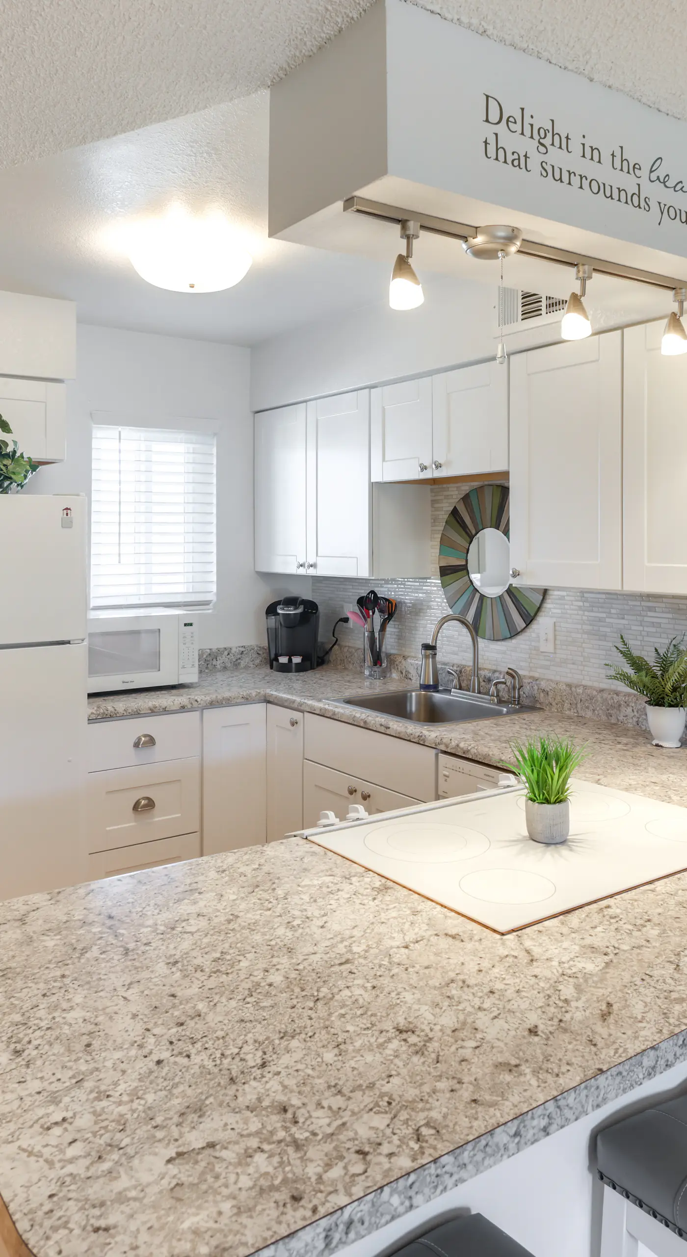 Walk to Lake, Dining & Shops: Lake Havasu Condo