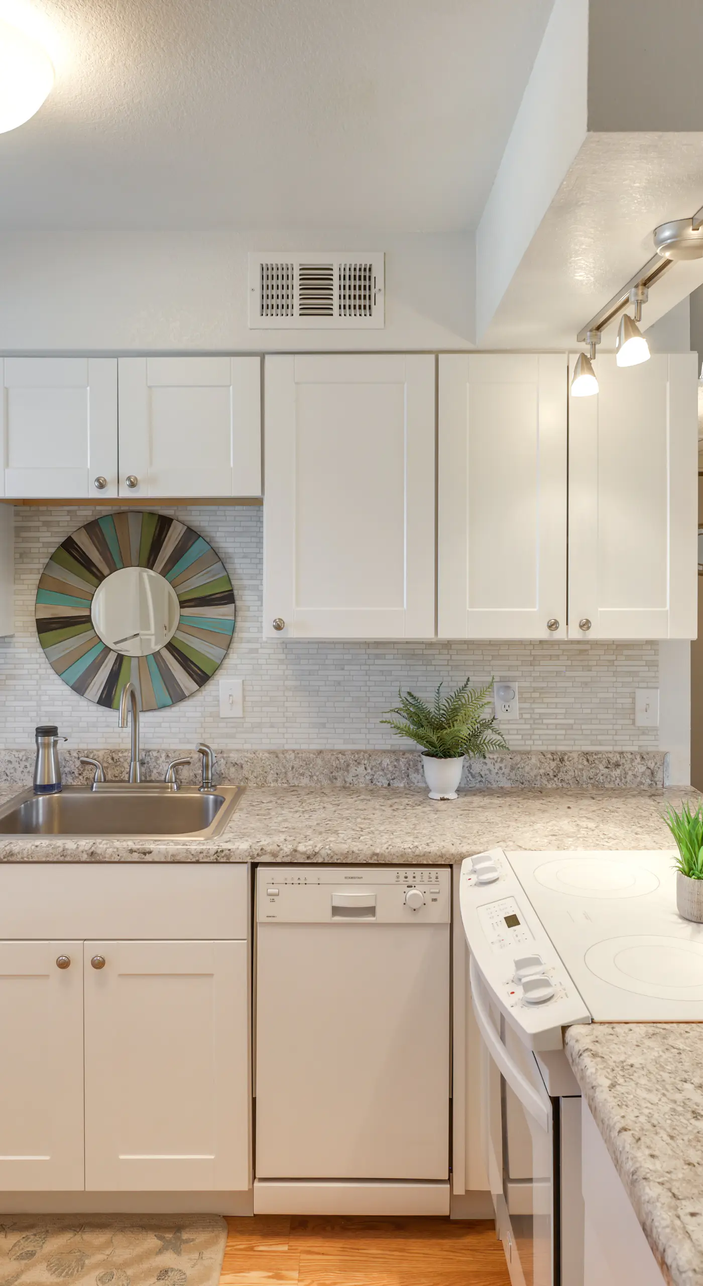 Walk to Lake, Dining & Shops: Lake Havasu Condo