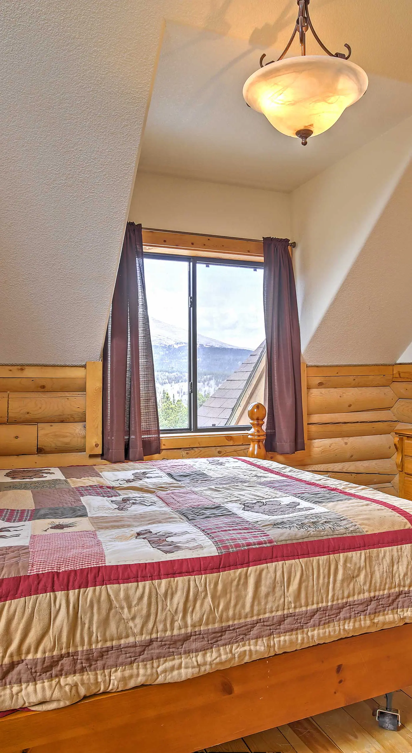 Expansive Alma Cabin w/ Hot Tub & Mountain Views!
