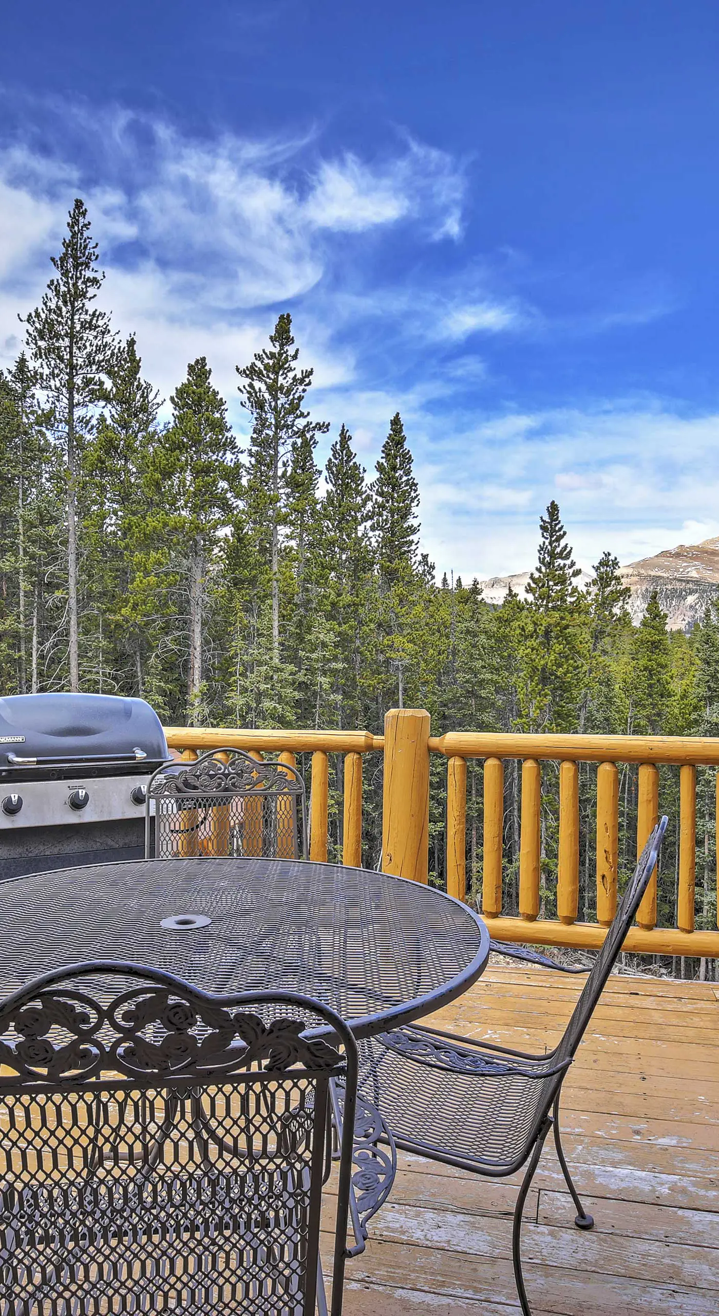 Expansive Alma Cabin w/ Hot Tub & Mountain Views!