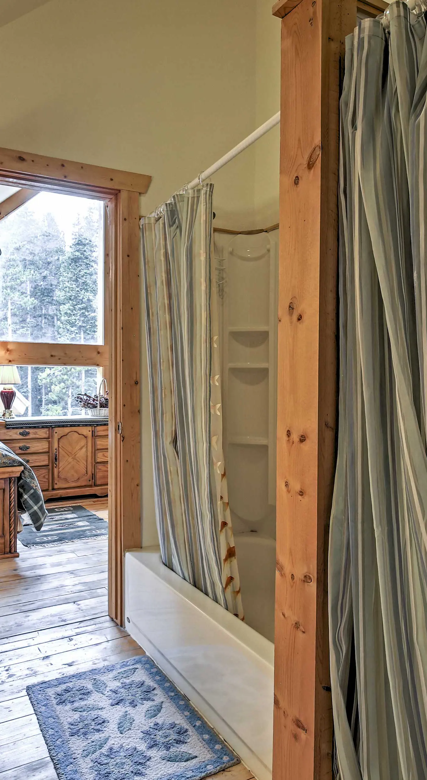 Expansive Alma Cabin w/ Hot Tub & Mountain Views!