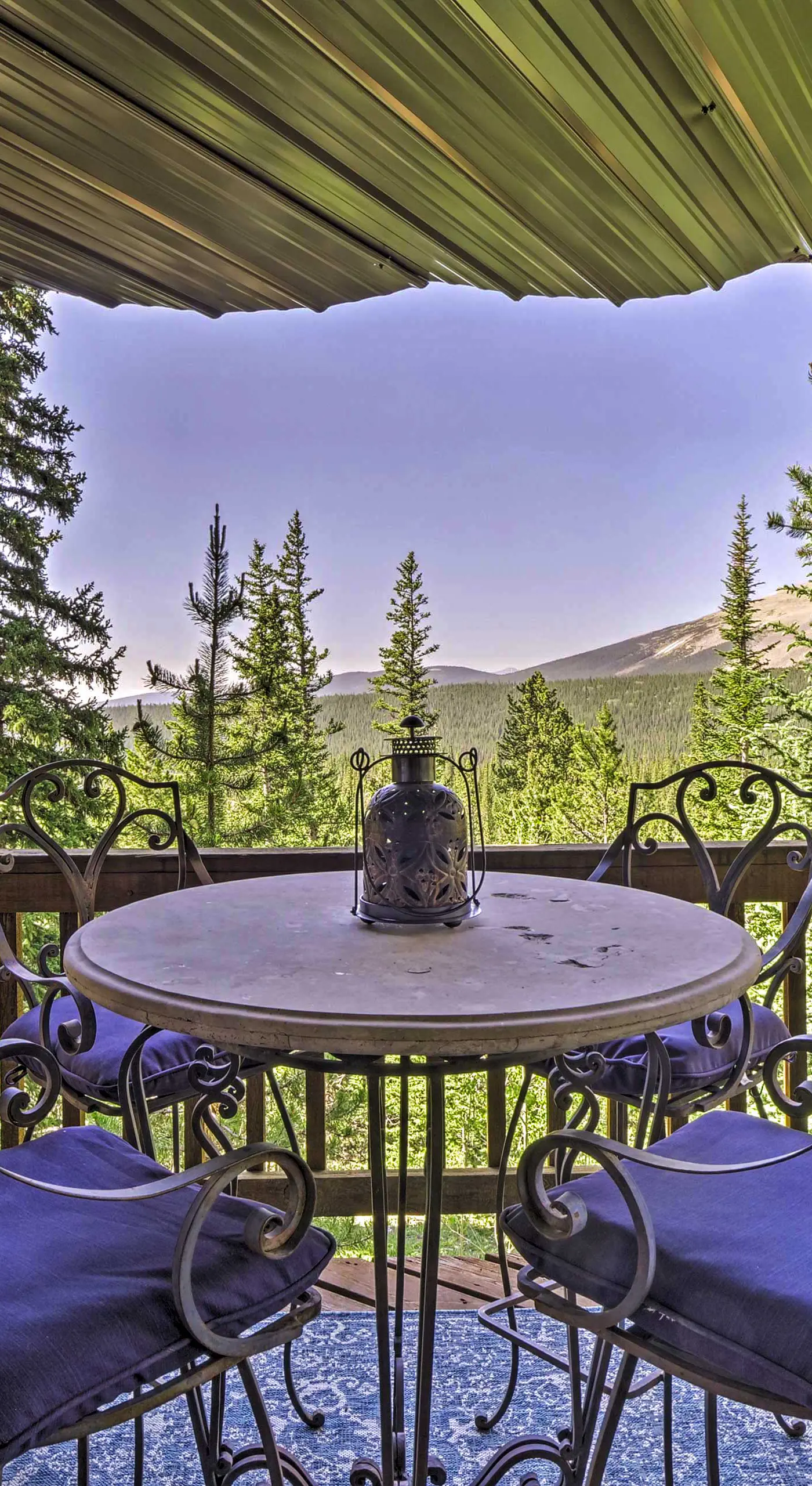 Spacious Fairplay Retreat w/ Hot Tub & Fire Pit!