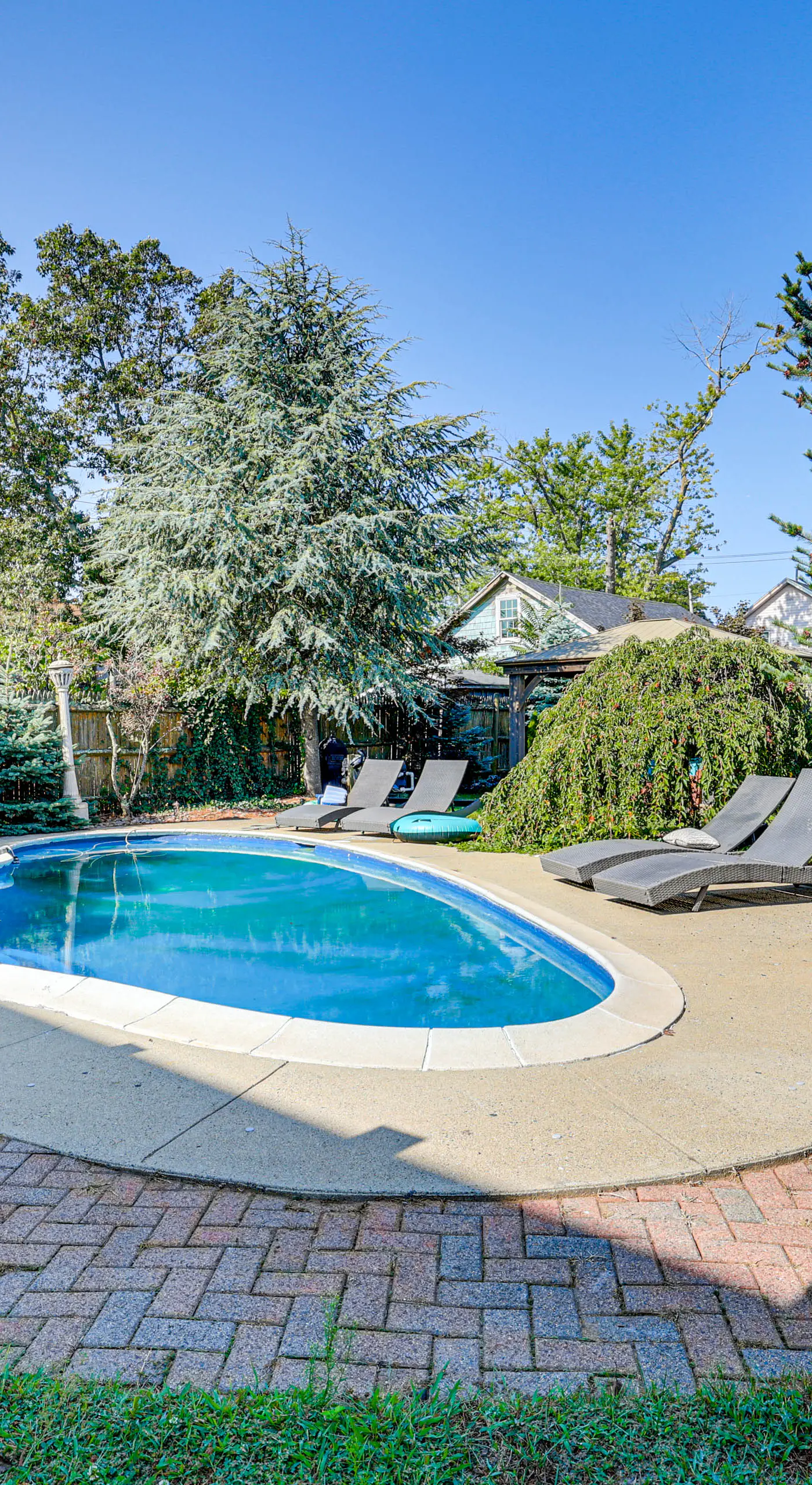 Near Yale & Lighthouse Point Beach: Home w/ Pool!