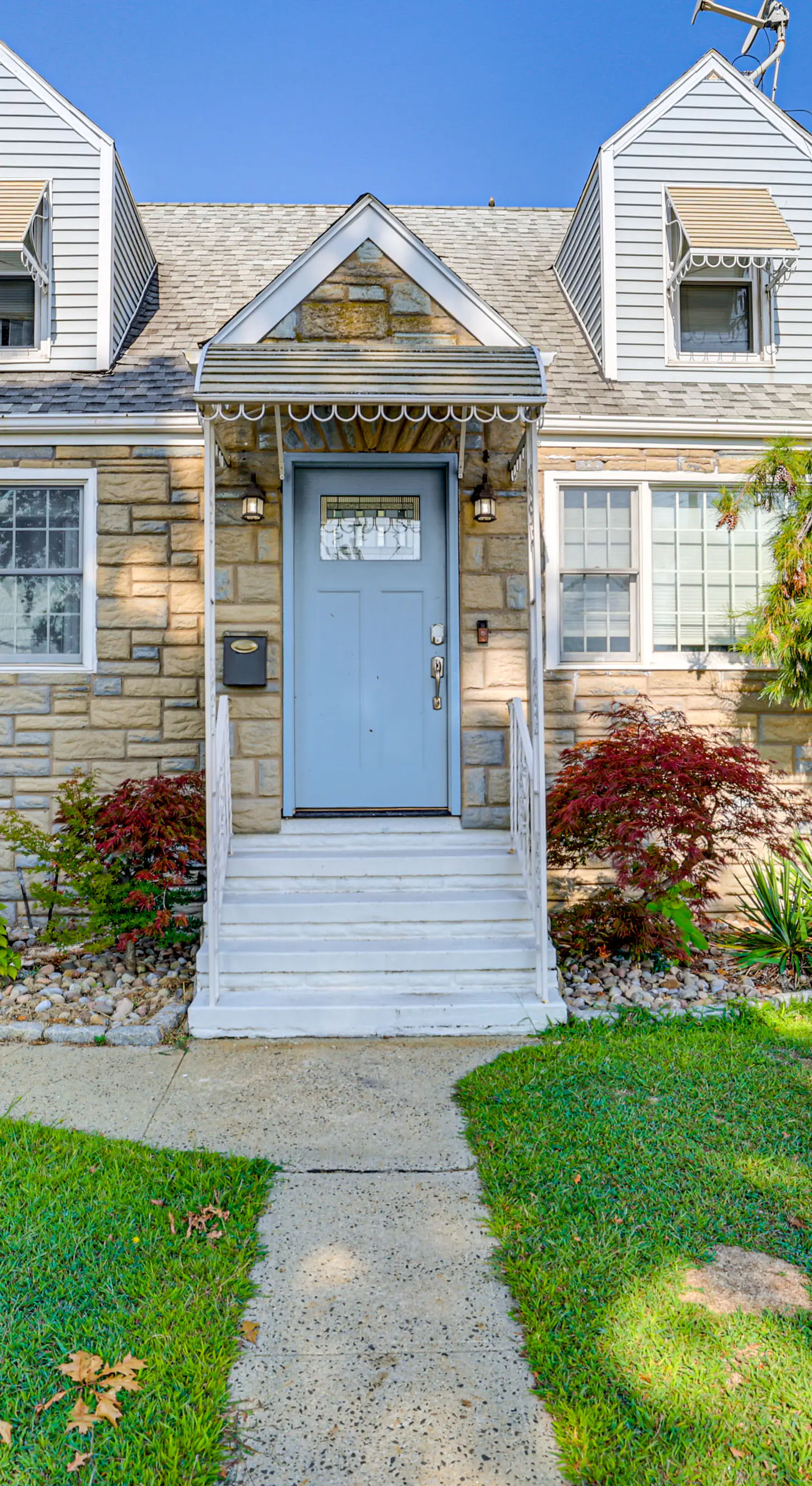 Near Yale & Lighthouse Point Beach: Home w/ Pool!