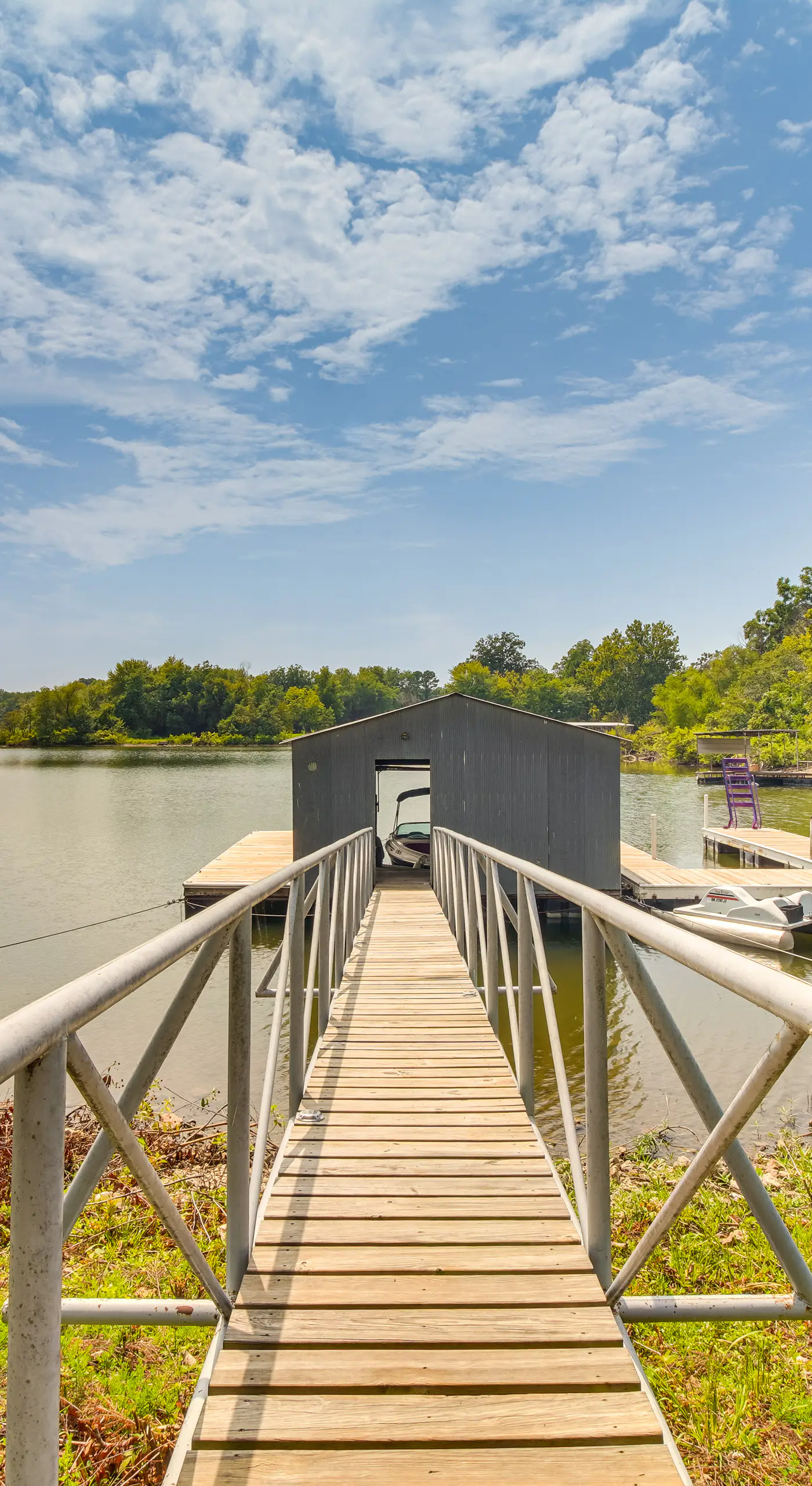 On-Site Lake Access: Pet-Friendly Vinita Home