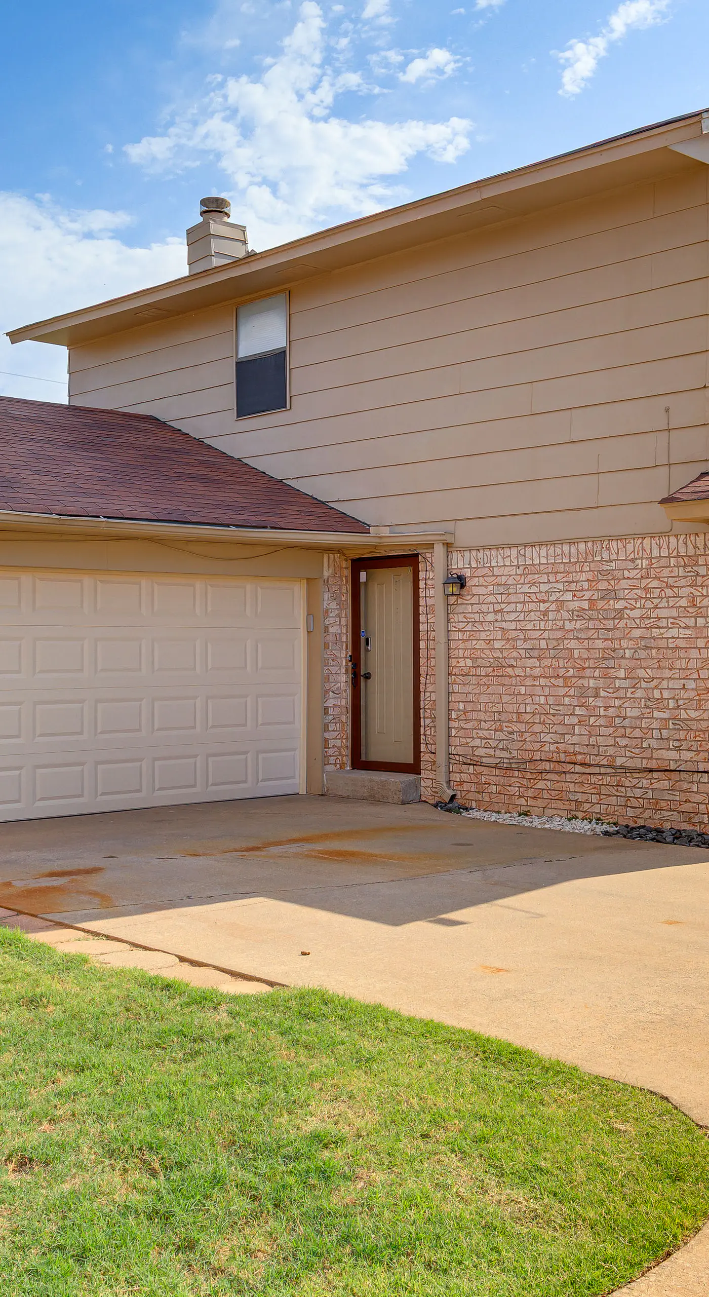 South OKC Home w/ Hot Tub-Game Room: 18 Mi to OU!
