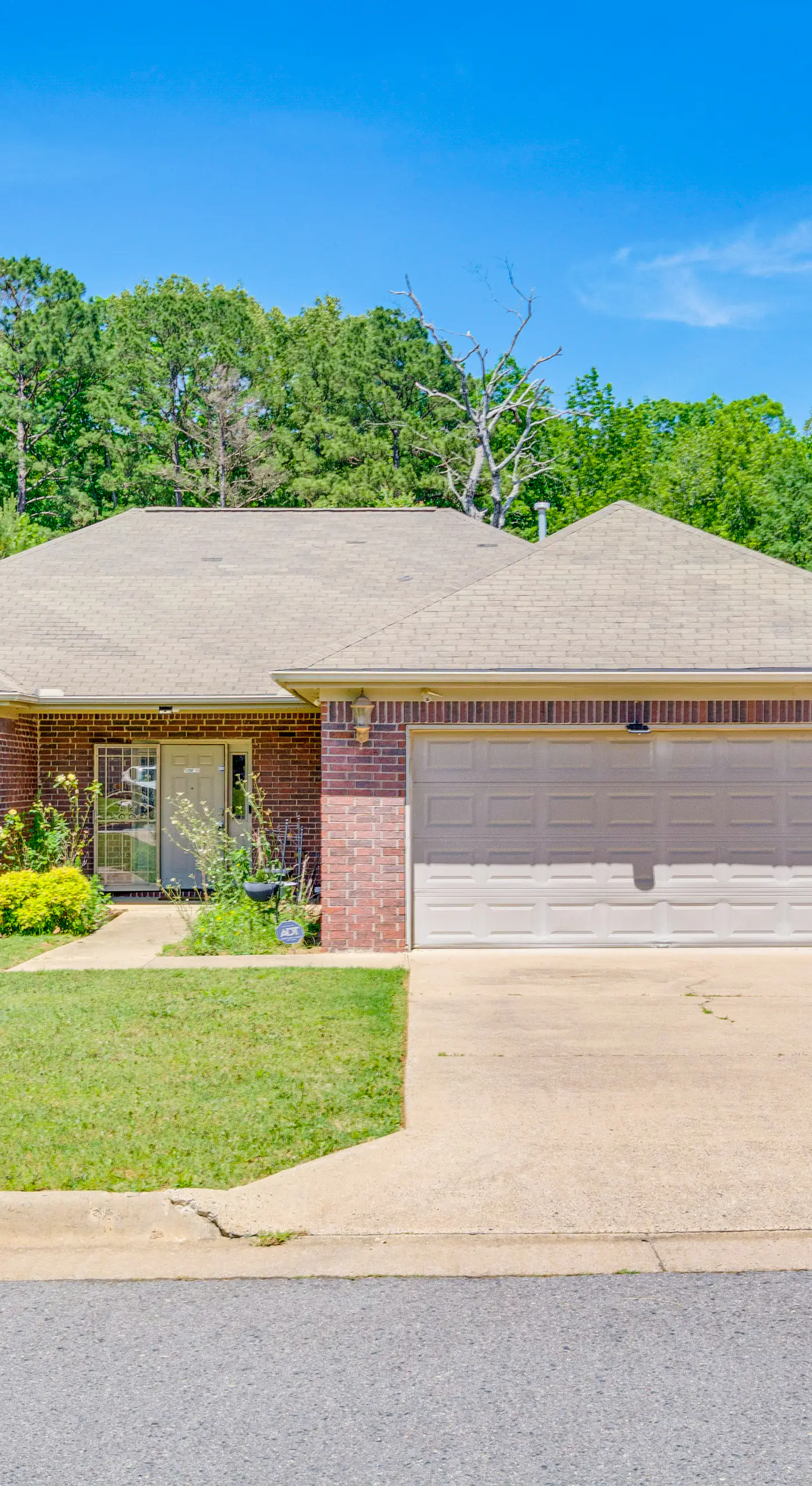 11 Mi to Dtwn Little Rock: Home w/ Large Deck!