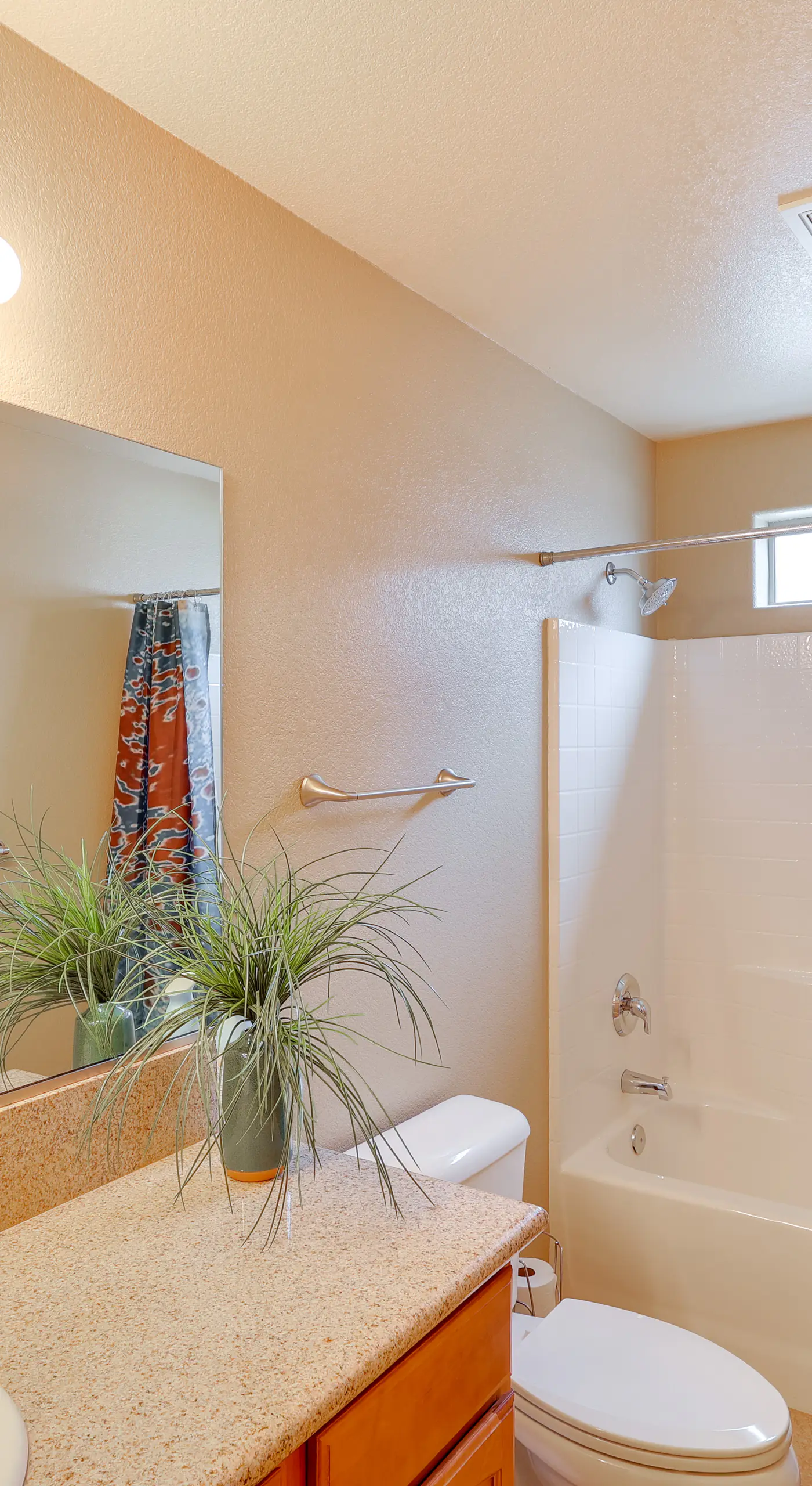 3 Mi to Lake Havasu! Retreat w/ Poolside Oasis