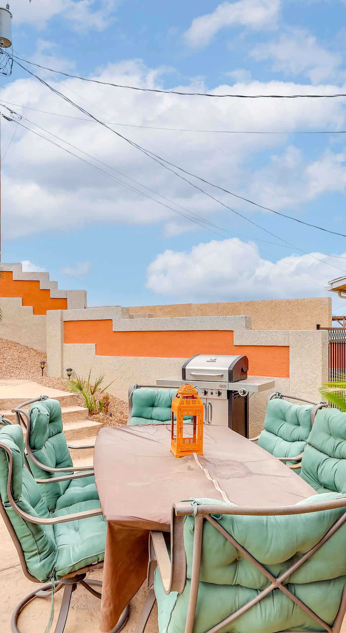3 Mi to Lake Havasu! Retreat w/ Poolside Oasis