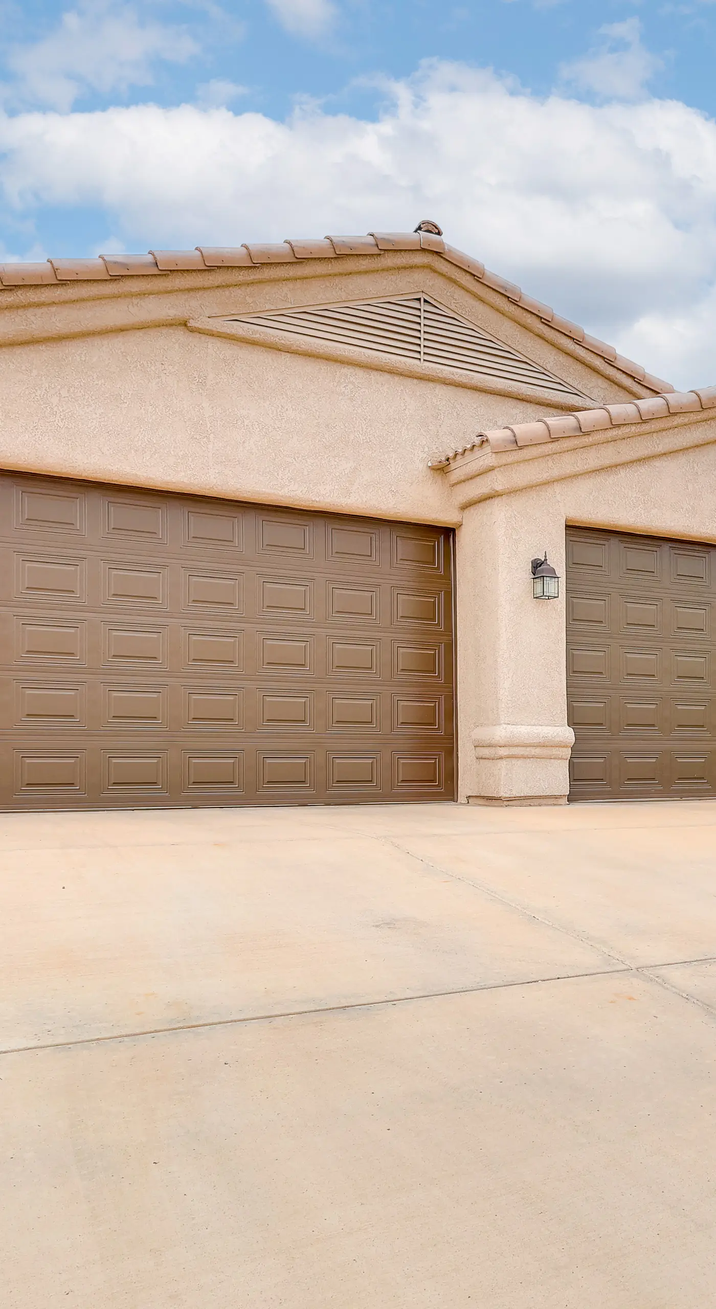 3 Mi to Lake Havasu! Retreat w/ Poolside Oasis
