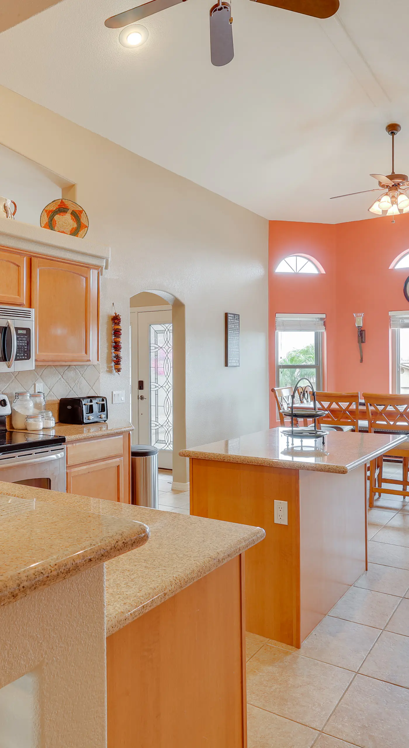 3 Mi to Lake Havasu! Retreat w/ Poolside Oasis