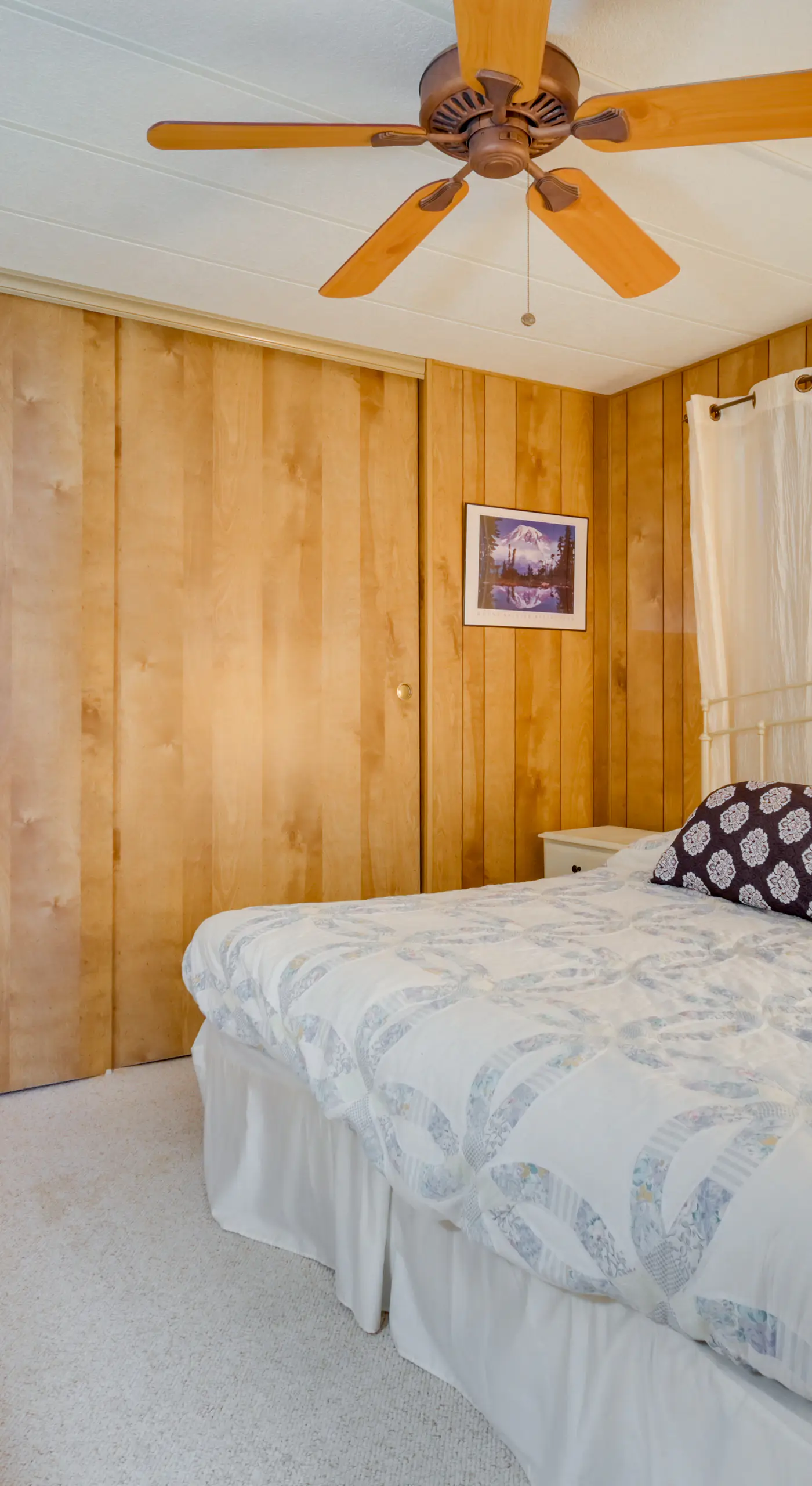 2 Mi to Lake Havasu: Pet-Friendly Home w/ Grill!