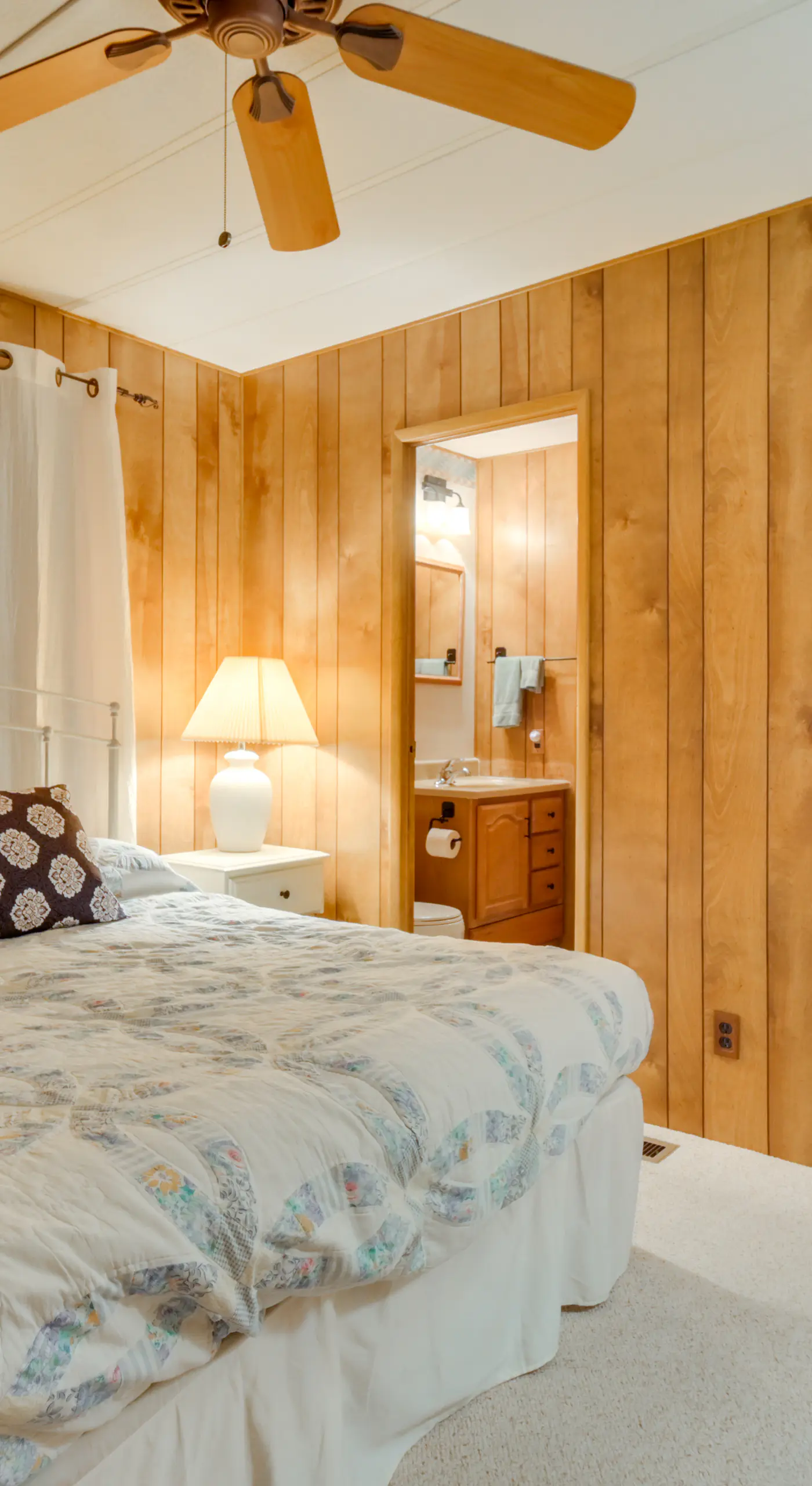 2 Mi to Lake Havasu: Pet-Friendly Home w/ Grill!