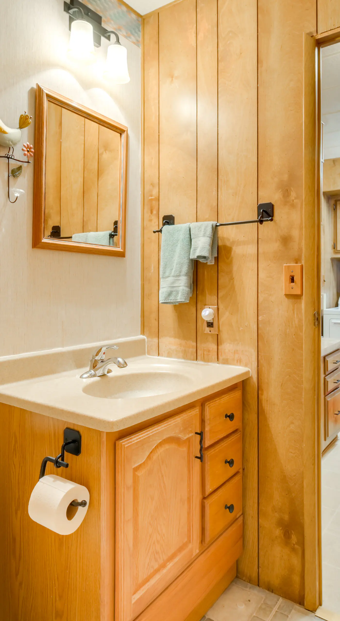 2 Mi to Lake Havasu: Pet-Friendly Home w/ Grill!