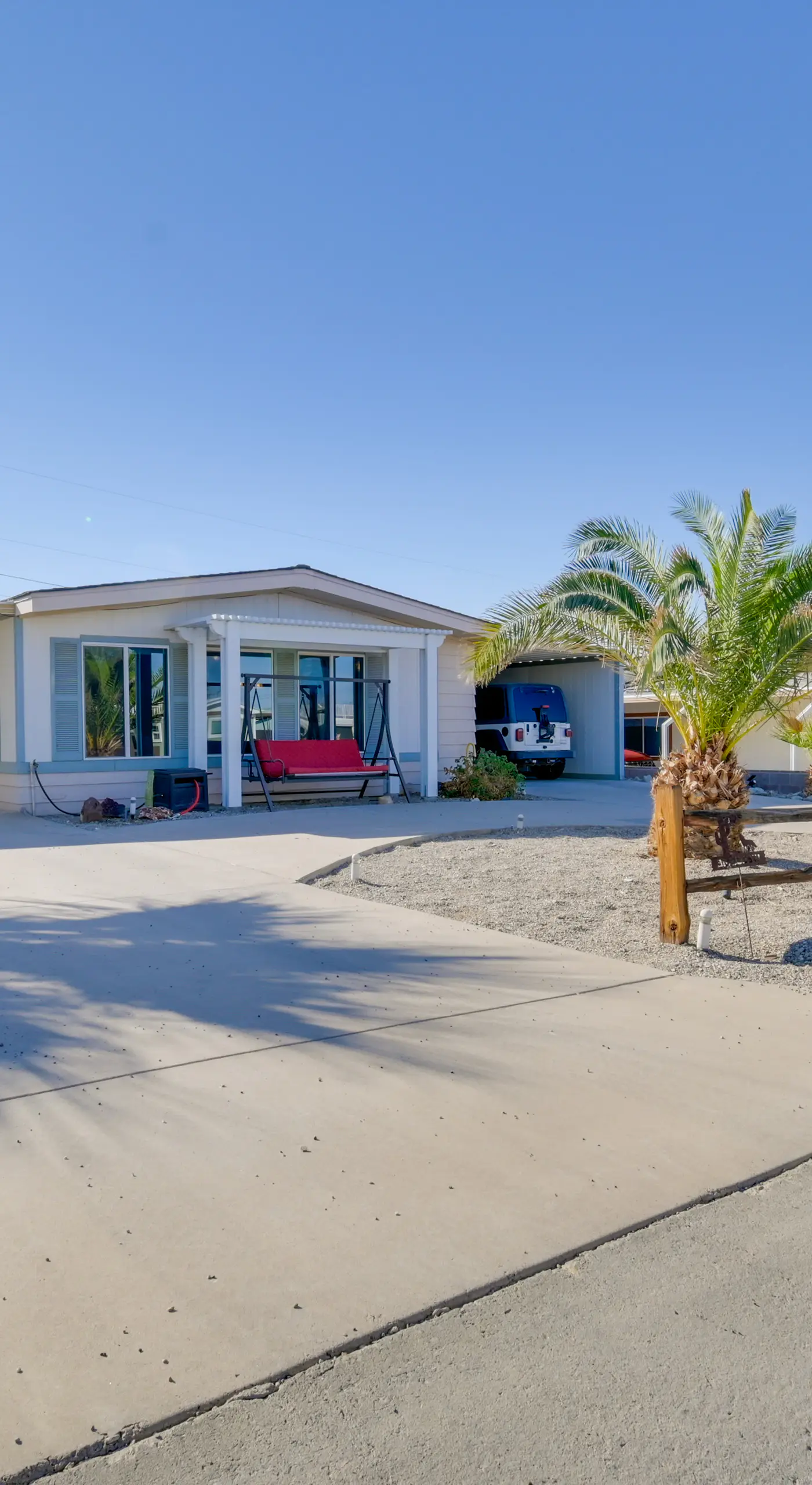 2 Mi to Lake Havasu: Pet-Friendly Home w/ Grill!