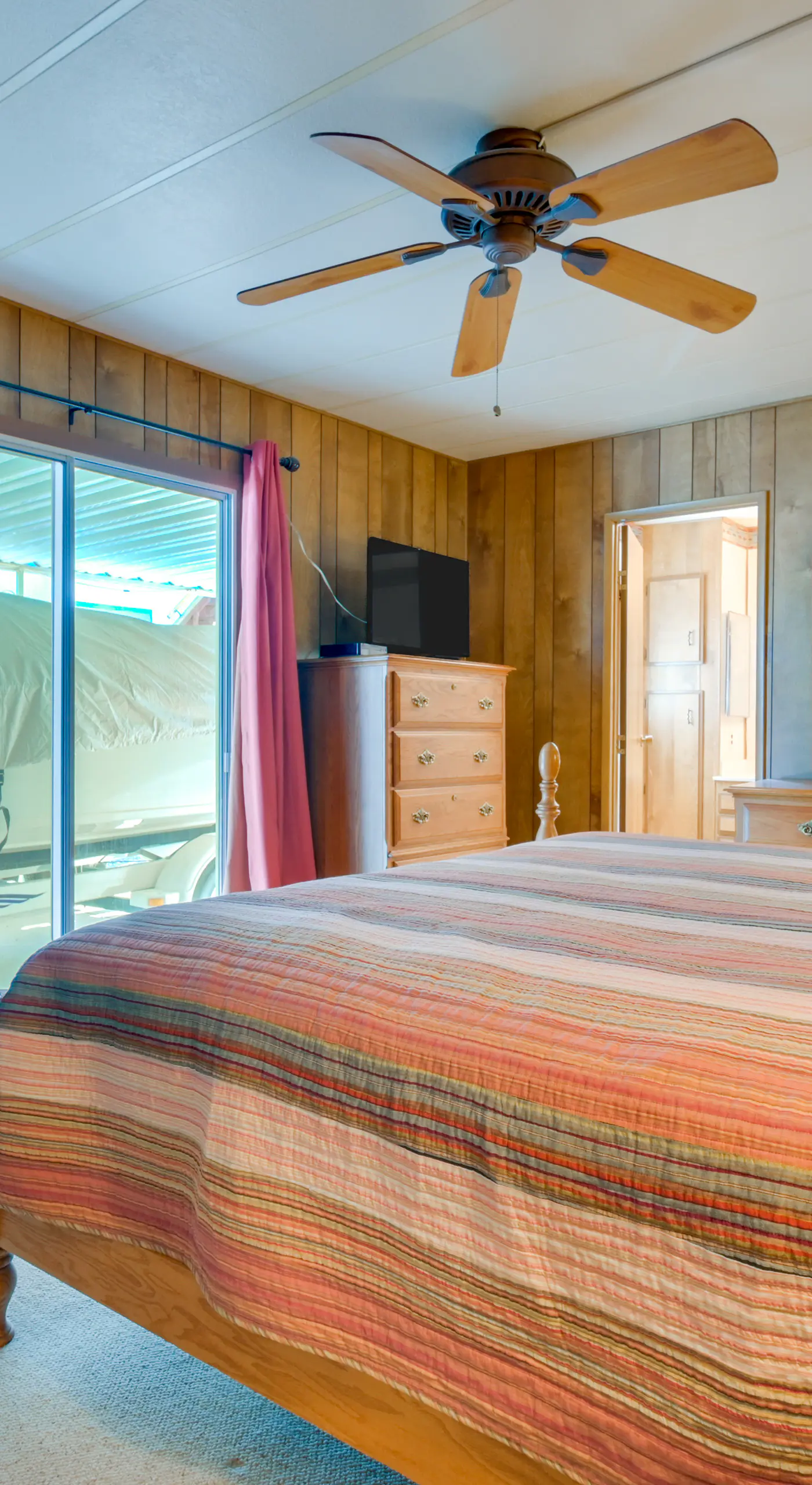 2 Mi to Lake Havasu: Pet-Friendly Home w/ Grill!