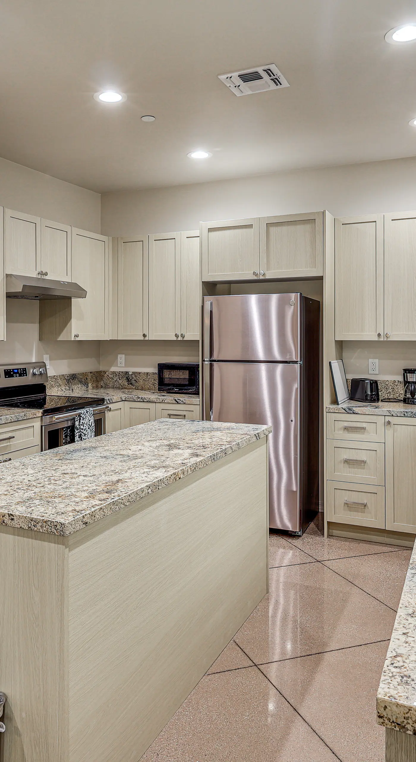 Hike & Explore: Apt 3 Mi to Lake Havasu & Dtwn!