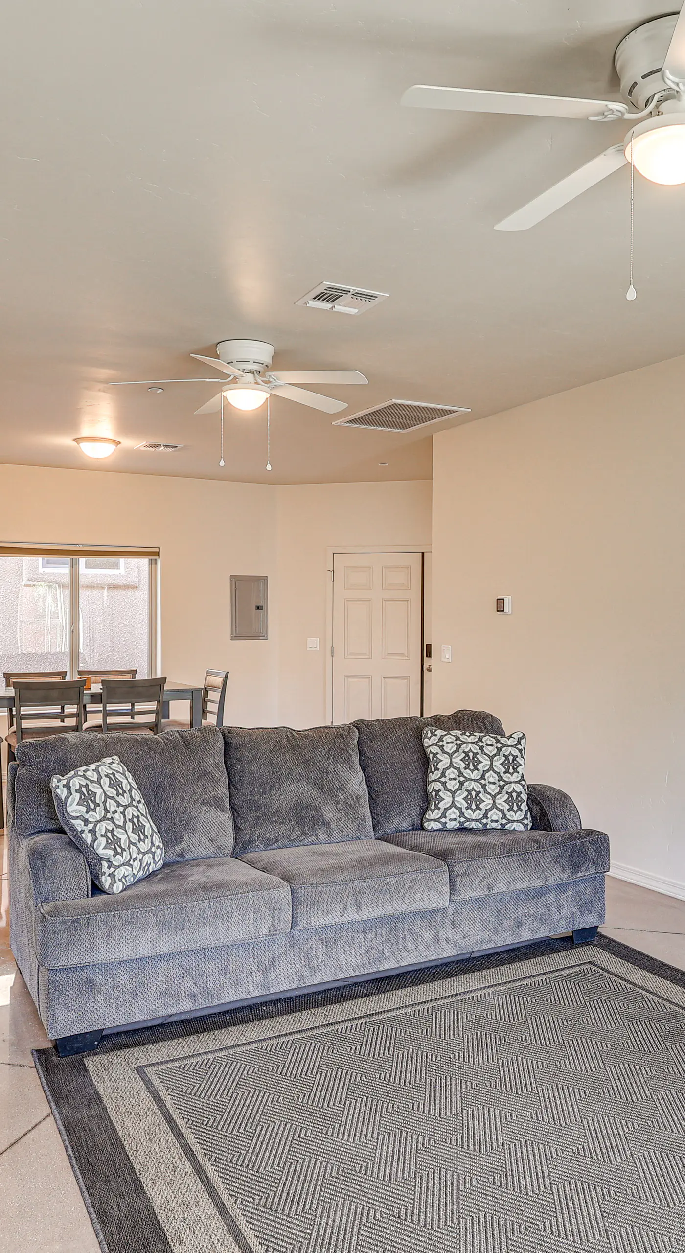 Hike & Explore: Apt 3 Mi to Lake Havasu & Dtwn!