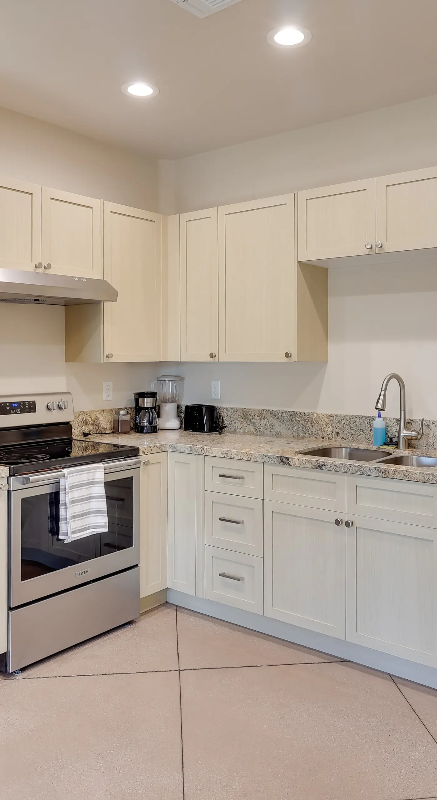 Golf, Hike & Boat! Bright Lake Havasu City Apt