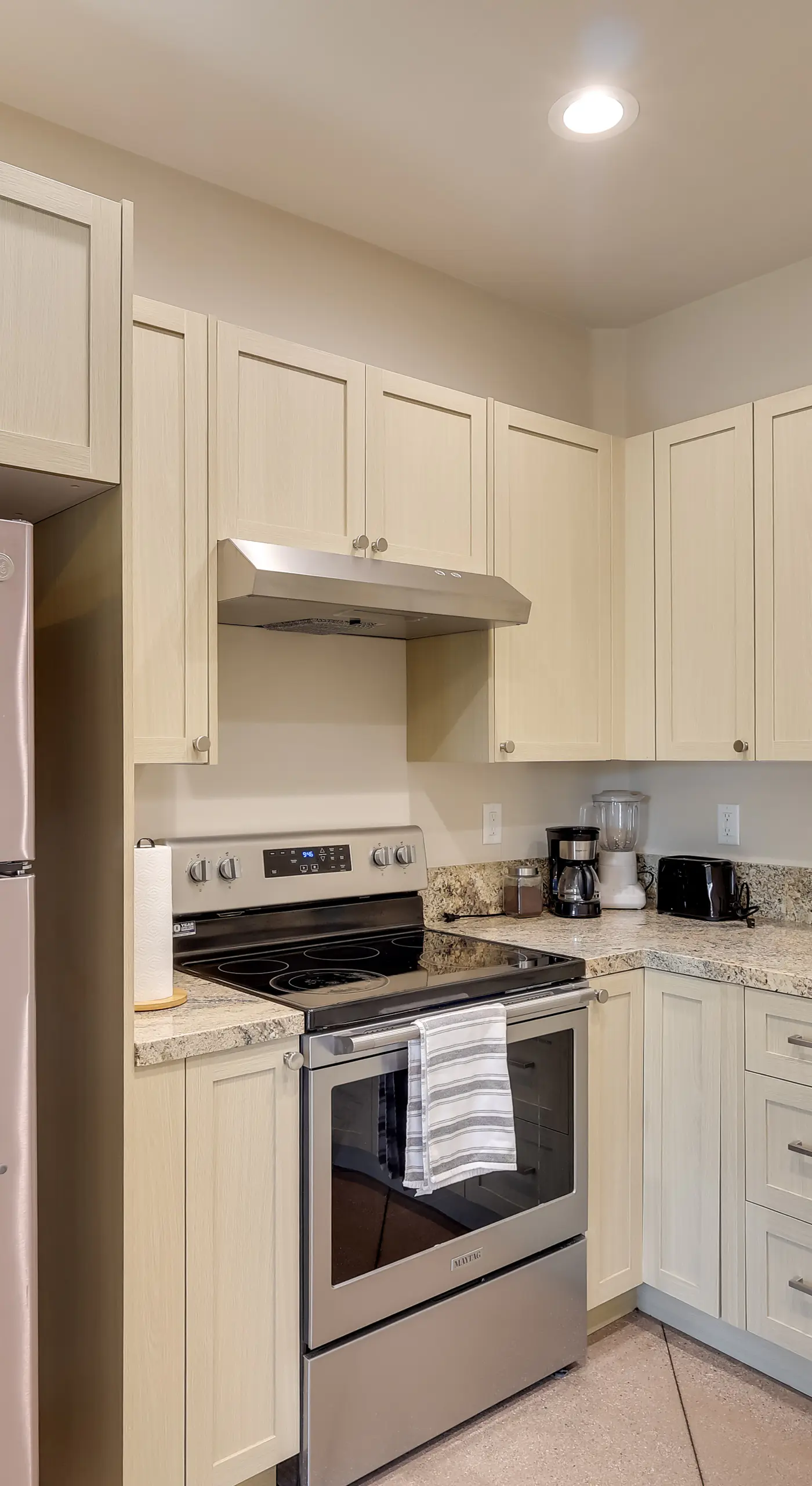 Golf, Hike & Boat! Bright Lake Havasu City Apt