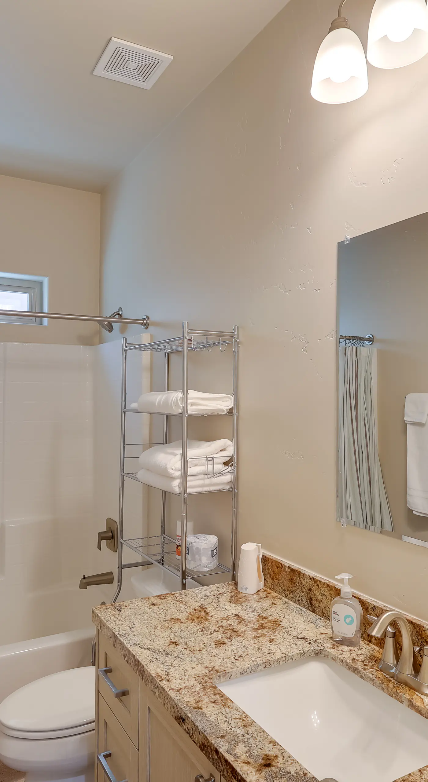 Golf, Hike & Boat! Bright Lake Havasu City Apt