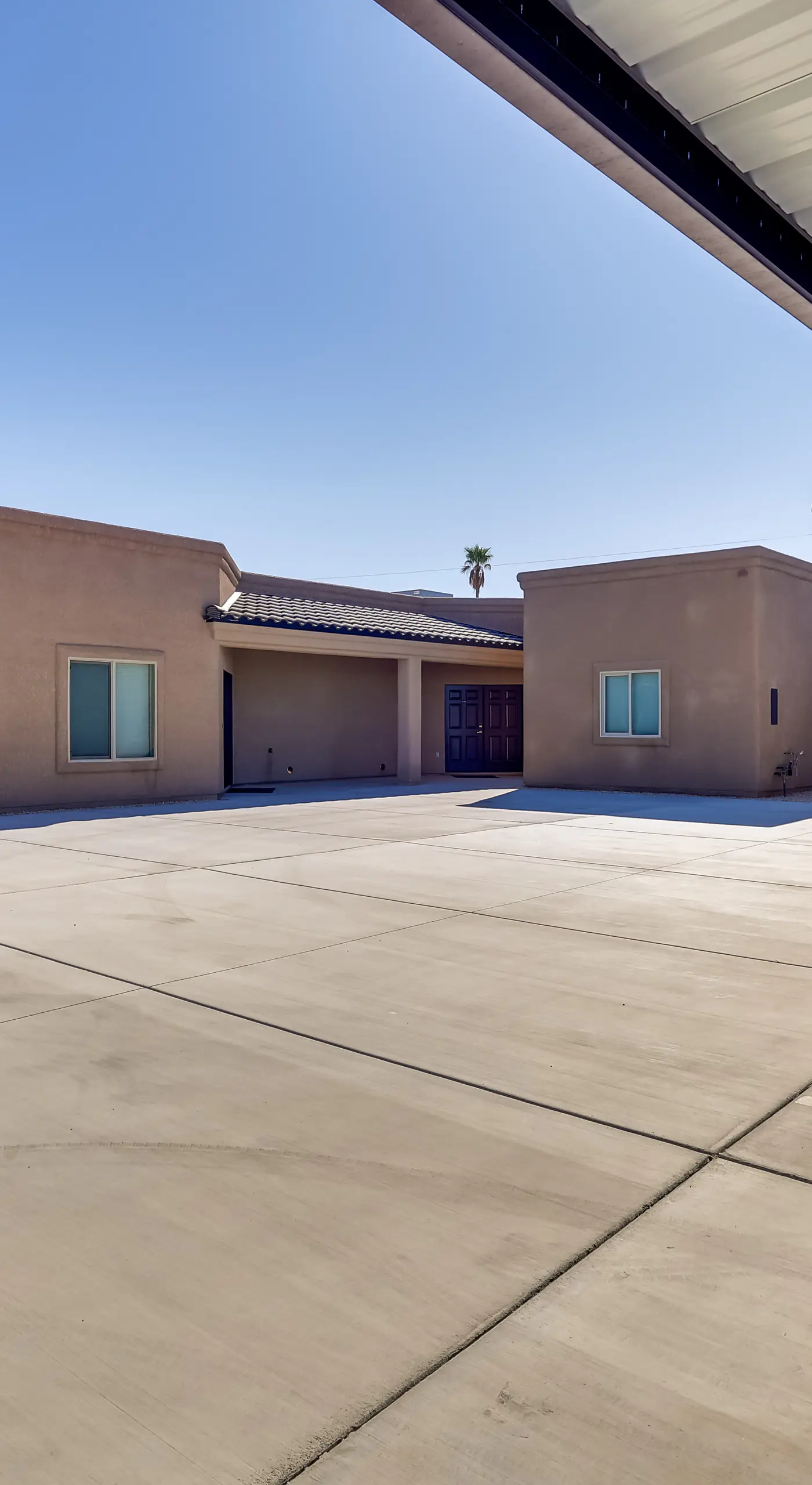 Golf, Hike & Boat! Bright Lake Havasu City Apt