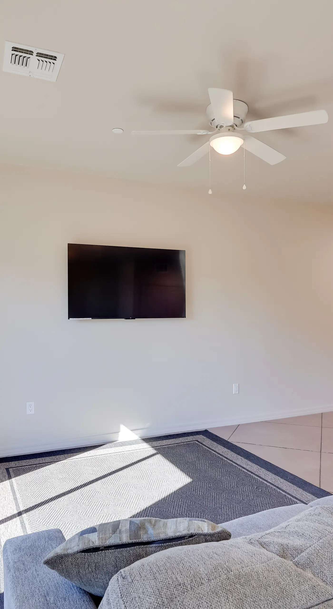 Golf, Hike & Boat! Bright Lake Havasu City Apt
