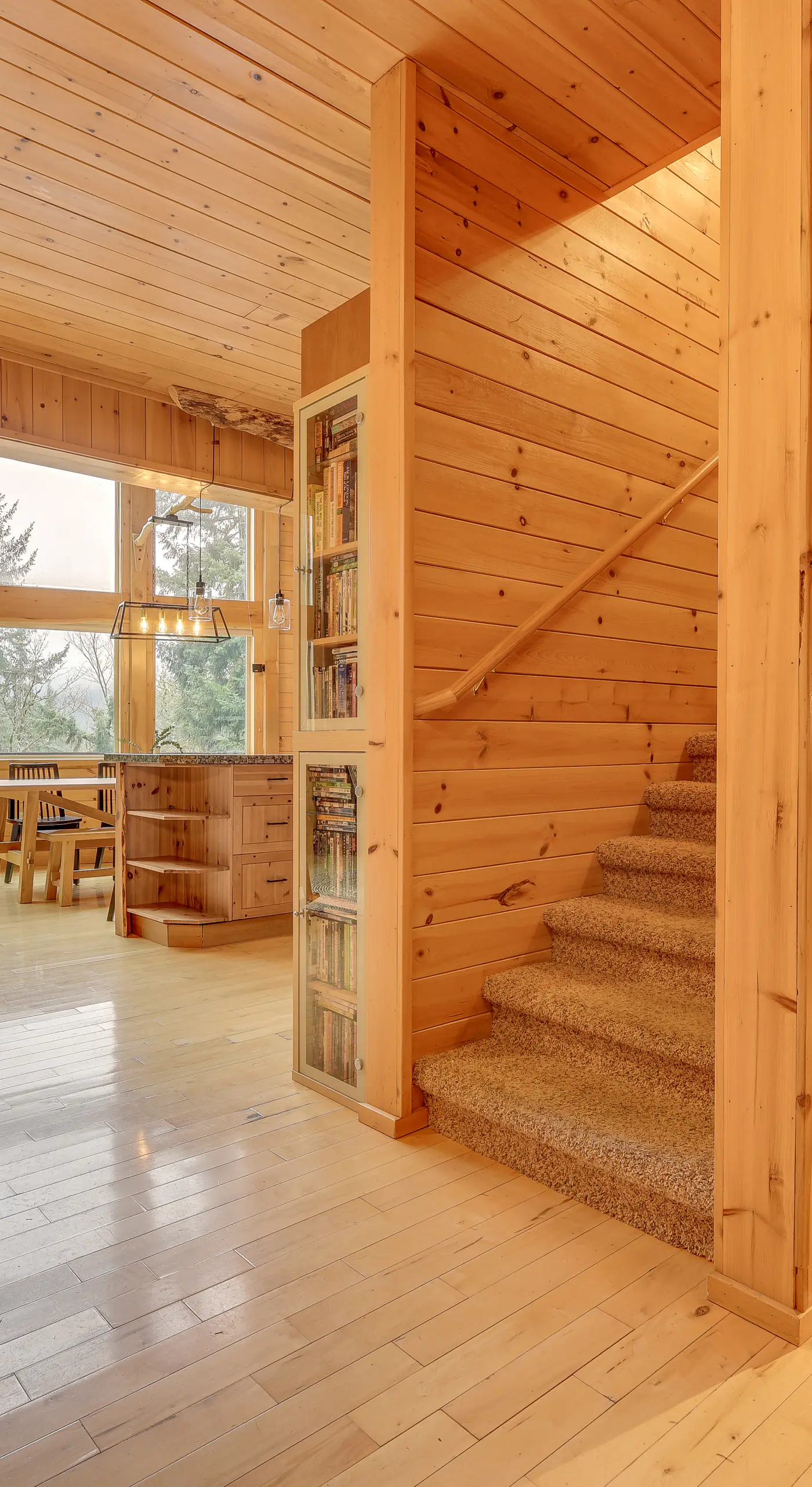 'Grizzly Tower' Packwood Cabin w/ Hot Tub!