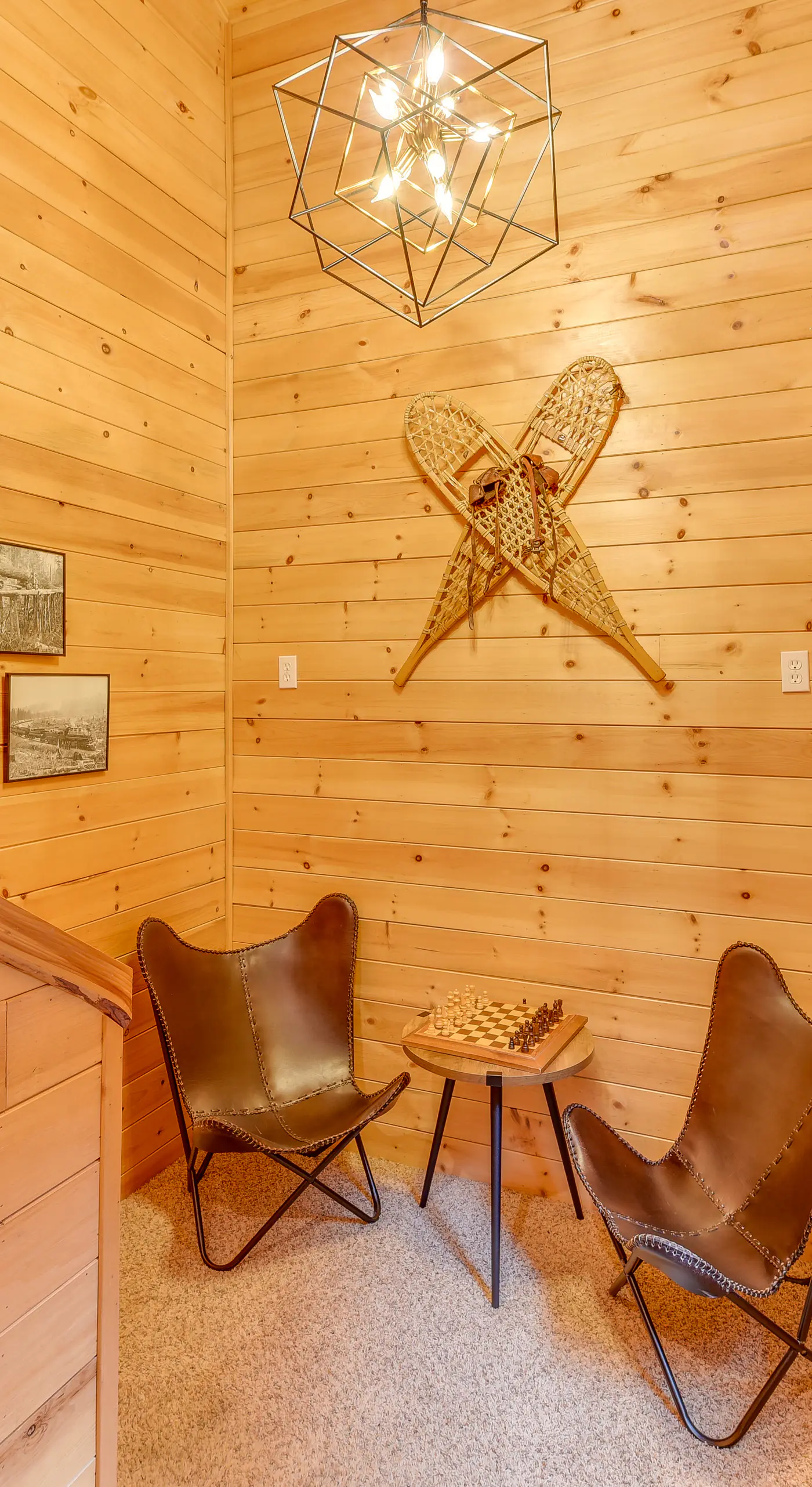 'Grizzly Tower' Packwood Cabin w/ Hot Tub!