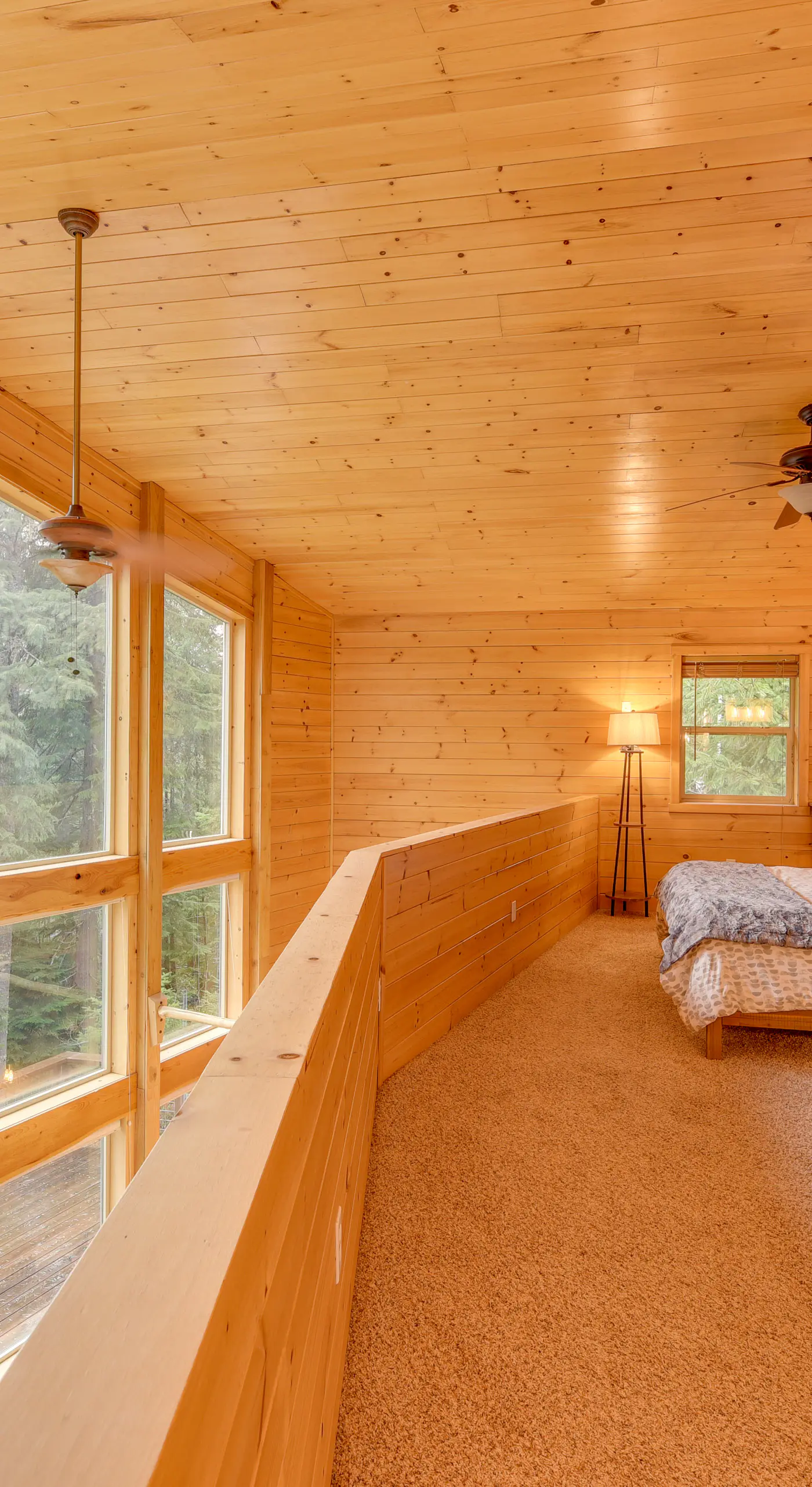 'Grizzly Tower' Packwood Cabin w/ Hot Tub!